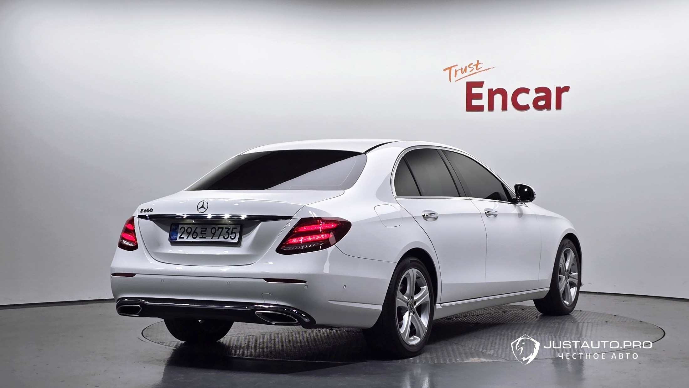 Автомобиль Mercedes-Benz E-Class