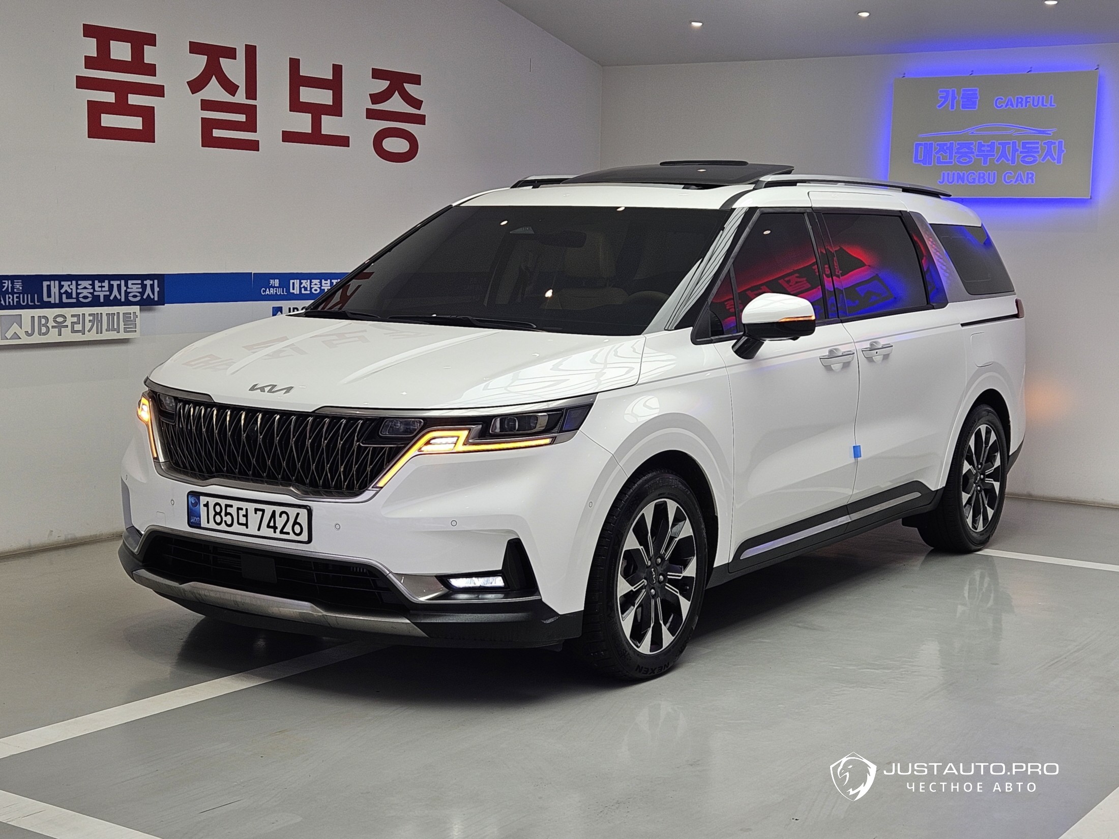 Автомобиль Kia Canival
