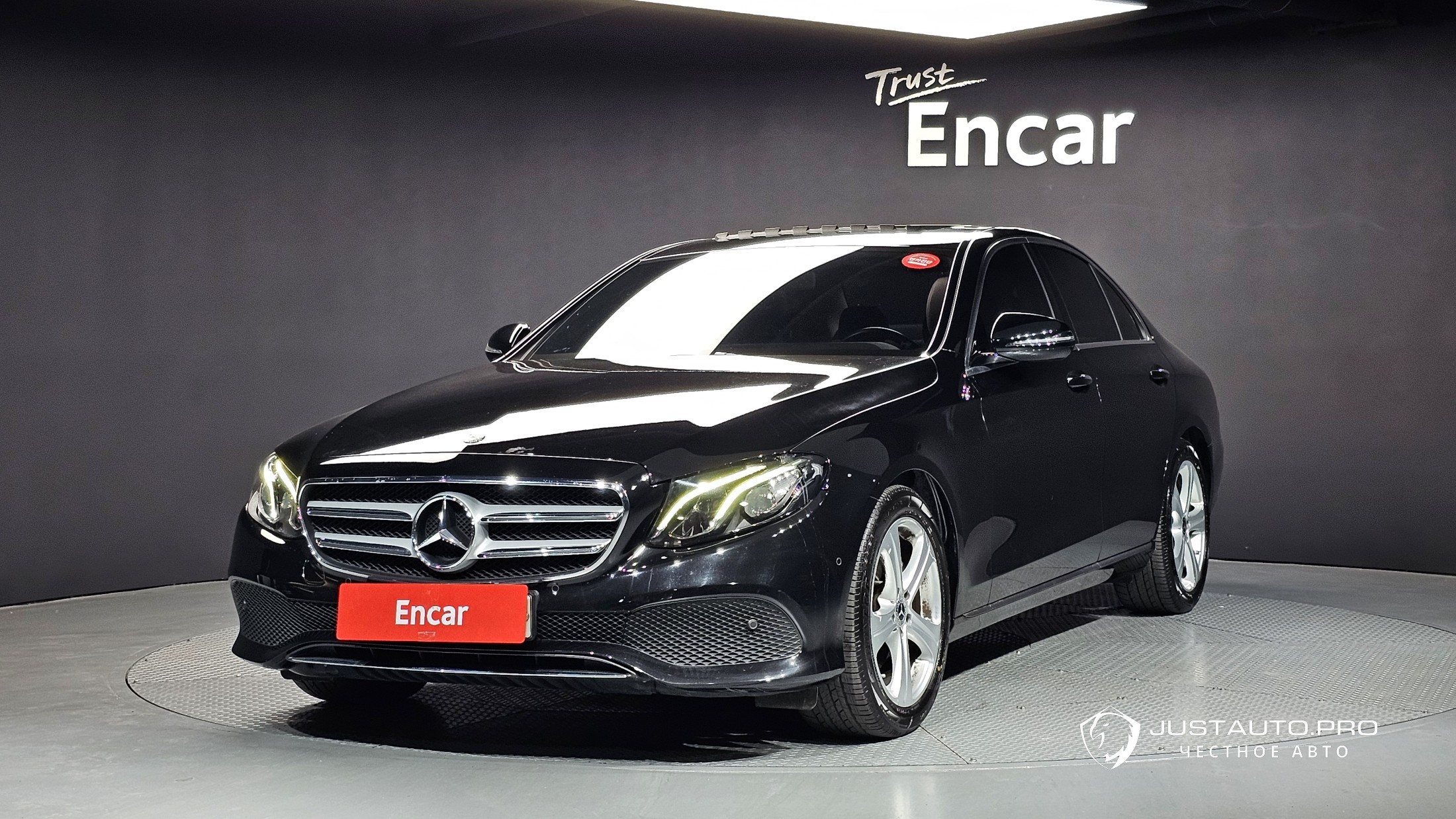 Автомобиль Mercedes-Benz E-Class