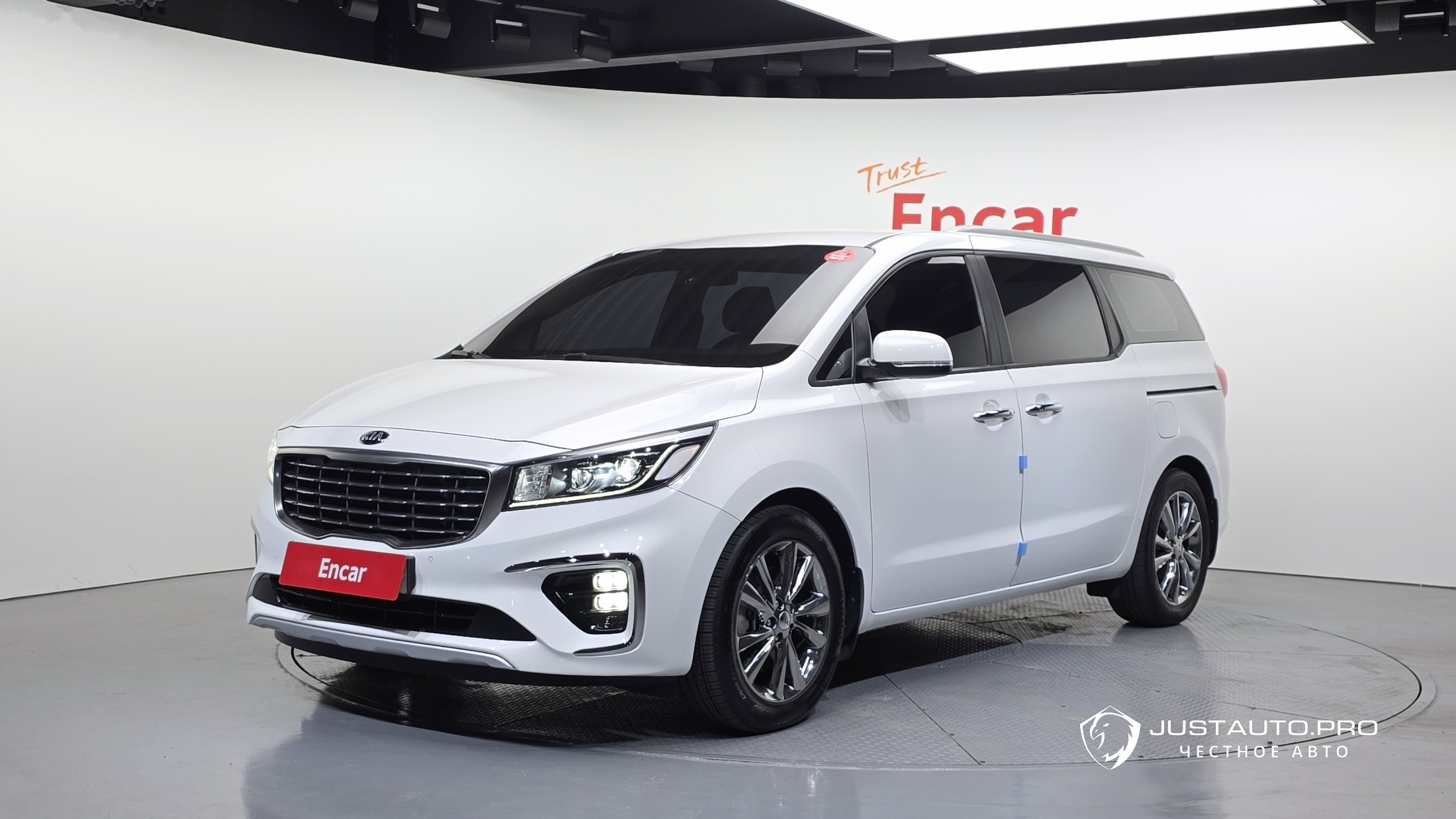 Автомобиль Kia Canival