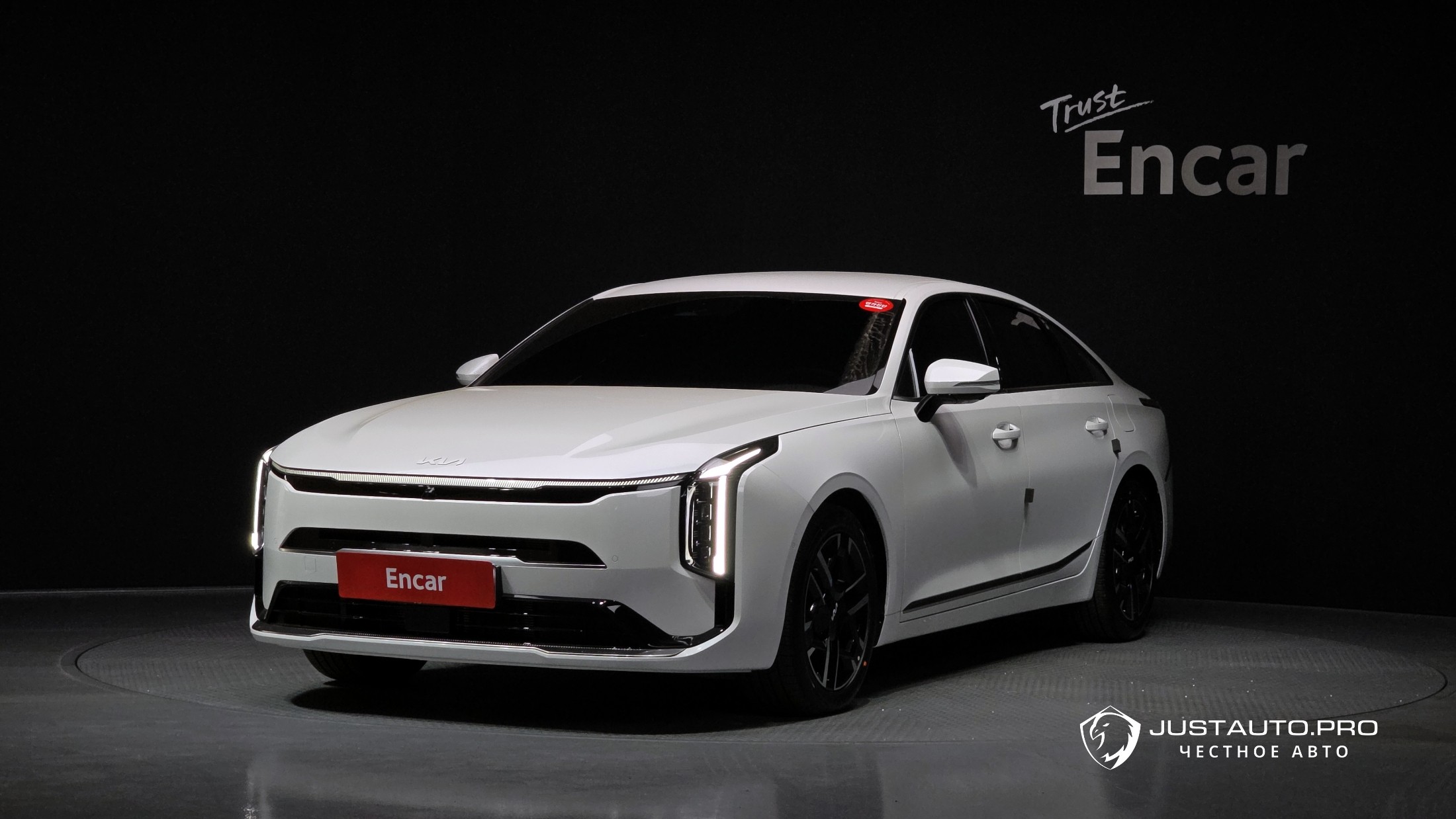 Автомобиль Kia K8