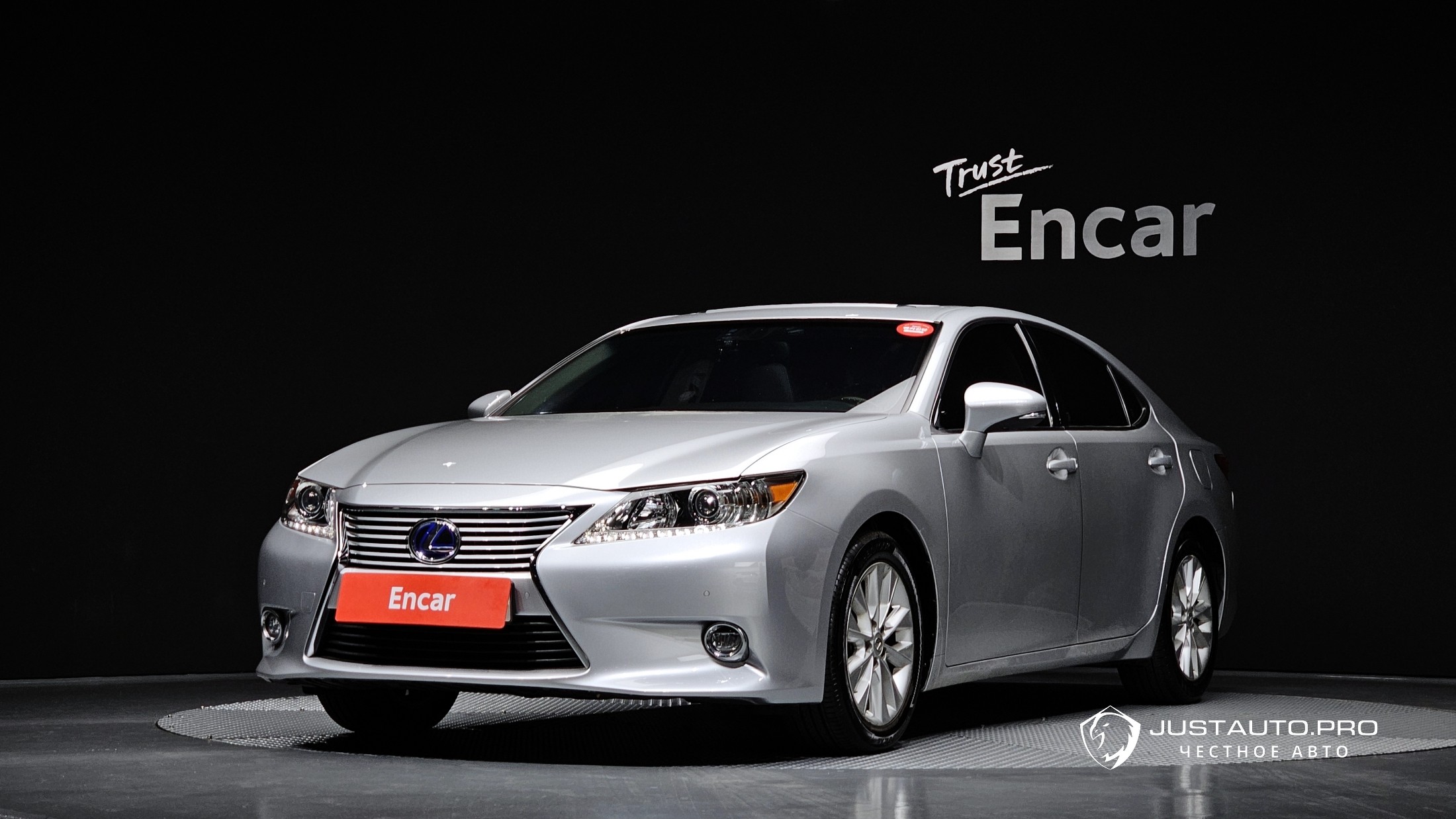 Автомобиль Lexus ES