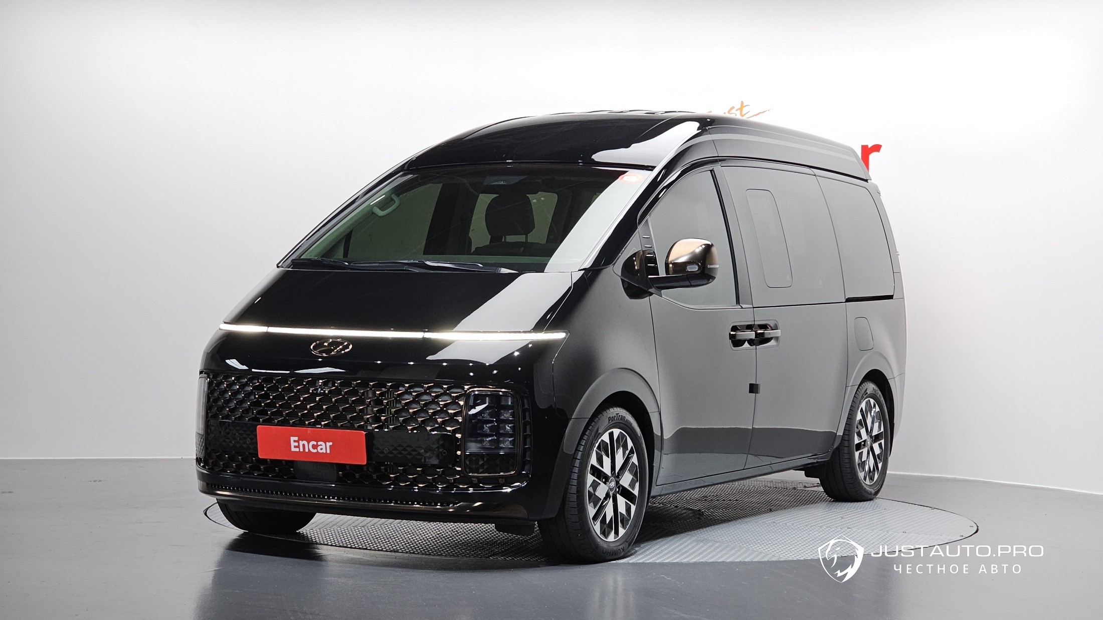 Автомобиль Hyundai Staria