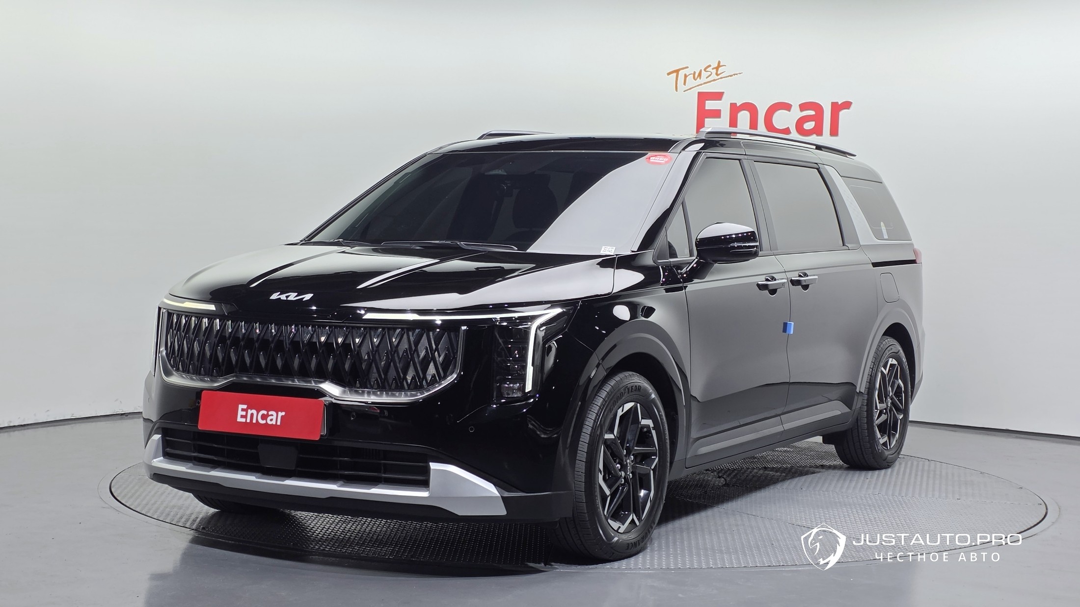 Автомобиль Kia Canival