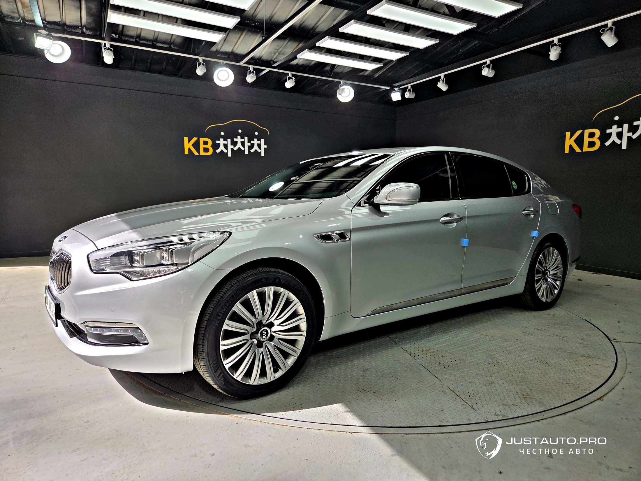 Автомобиль Kia K9