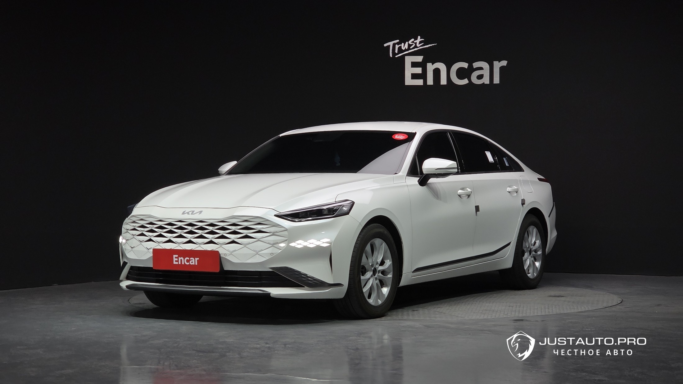 Автомобиль Kia K8