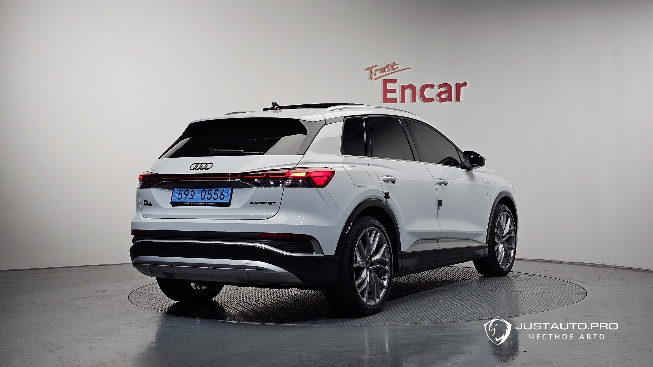 Автомобиль Audi Q4 e-tron