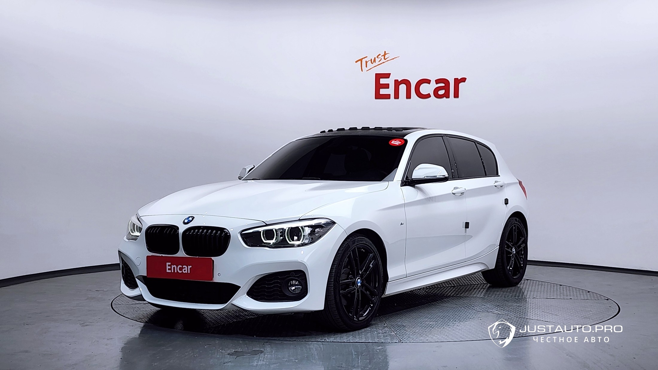 Автомобиль BMW 1-Series