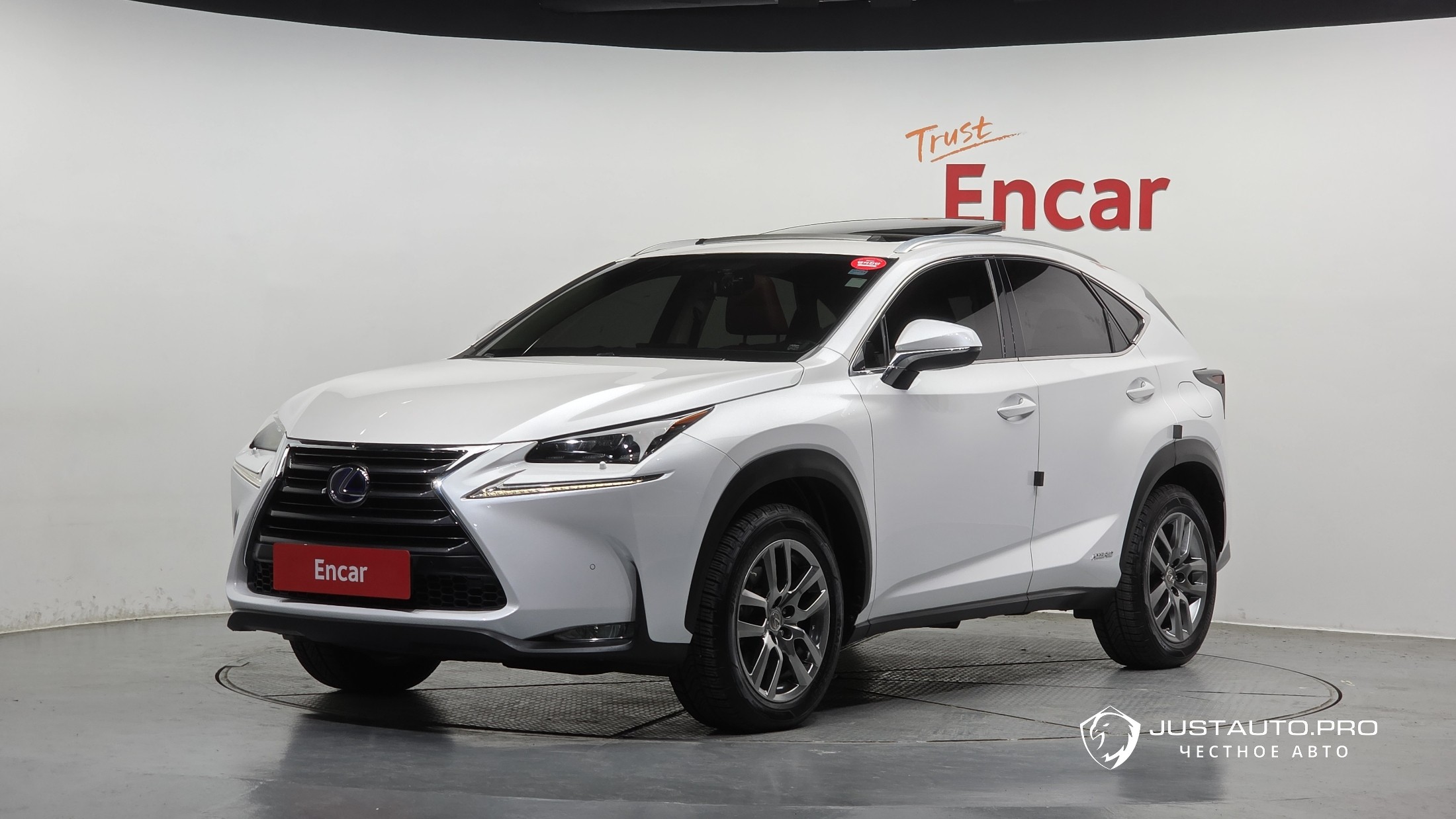 Автомобиль Lexus NX