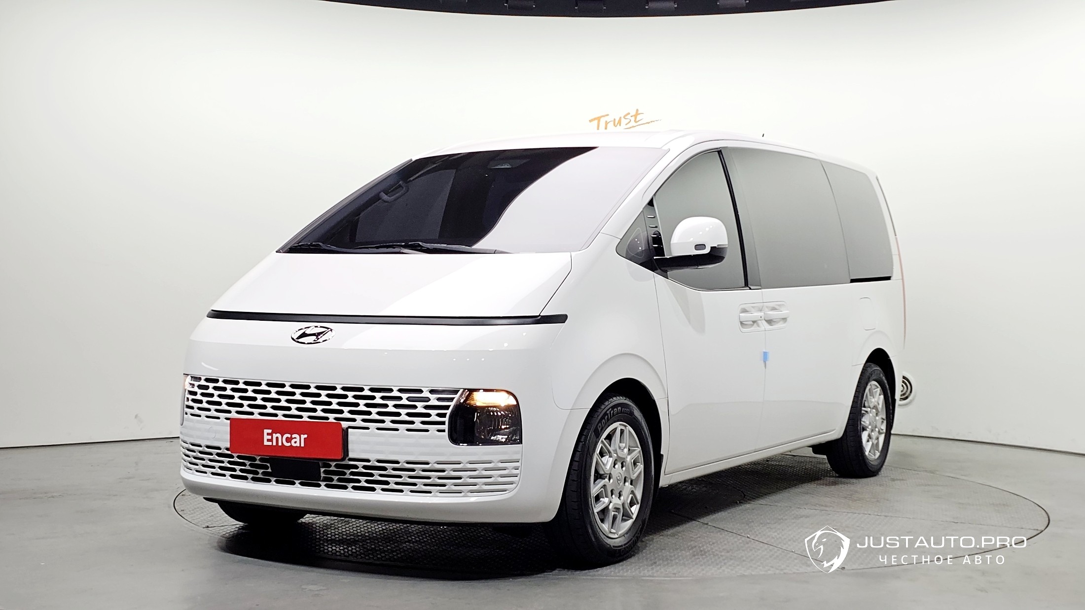 Автомобиль Hyundai Staria