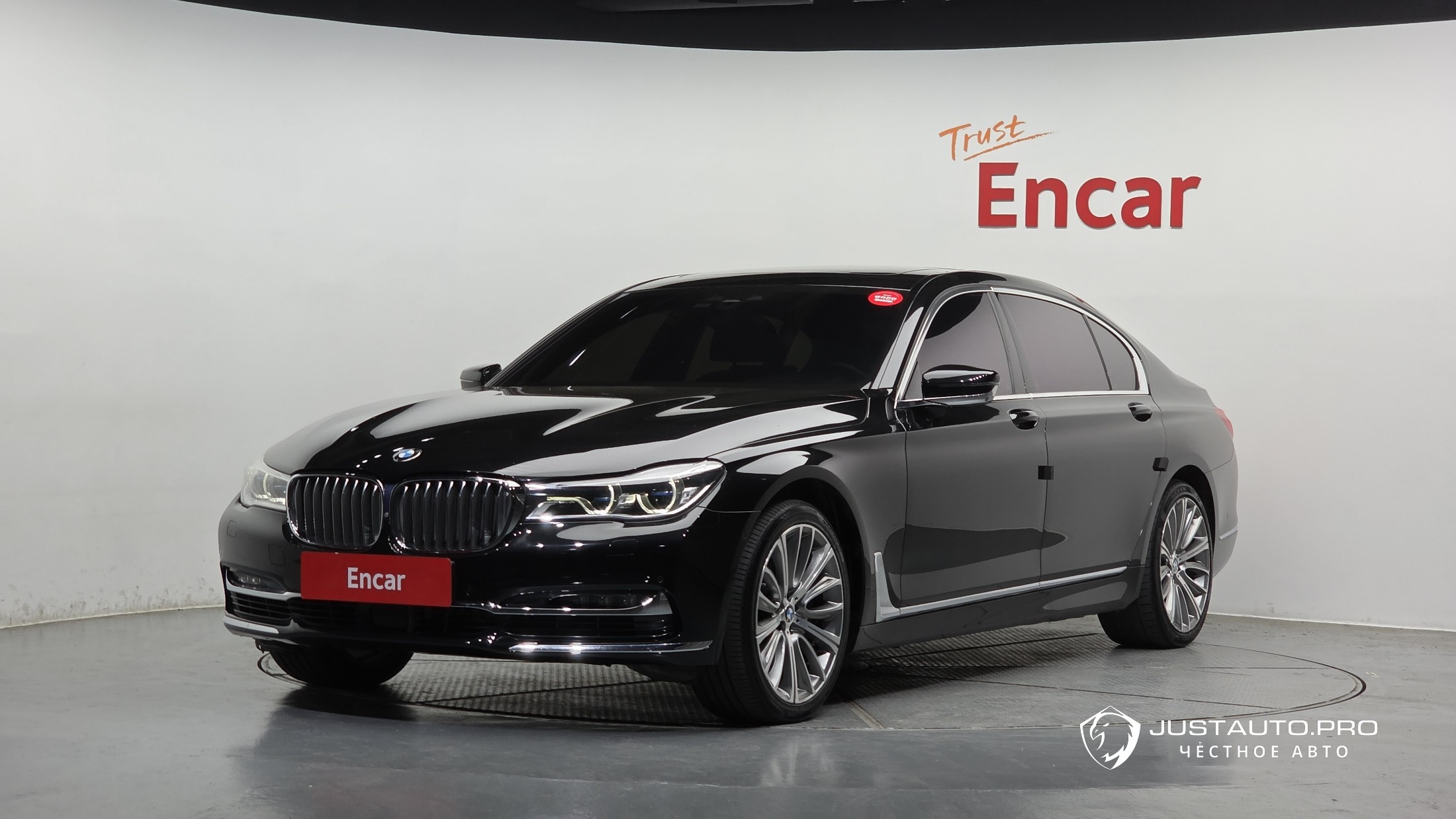 Автомобиль BMW 7-Series