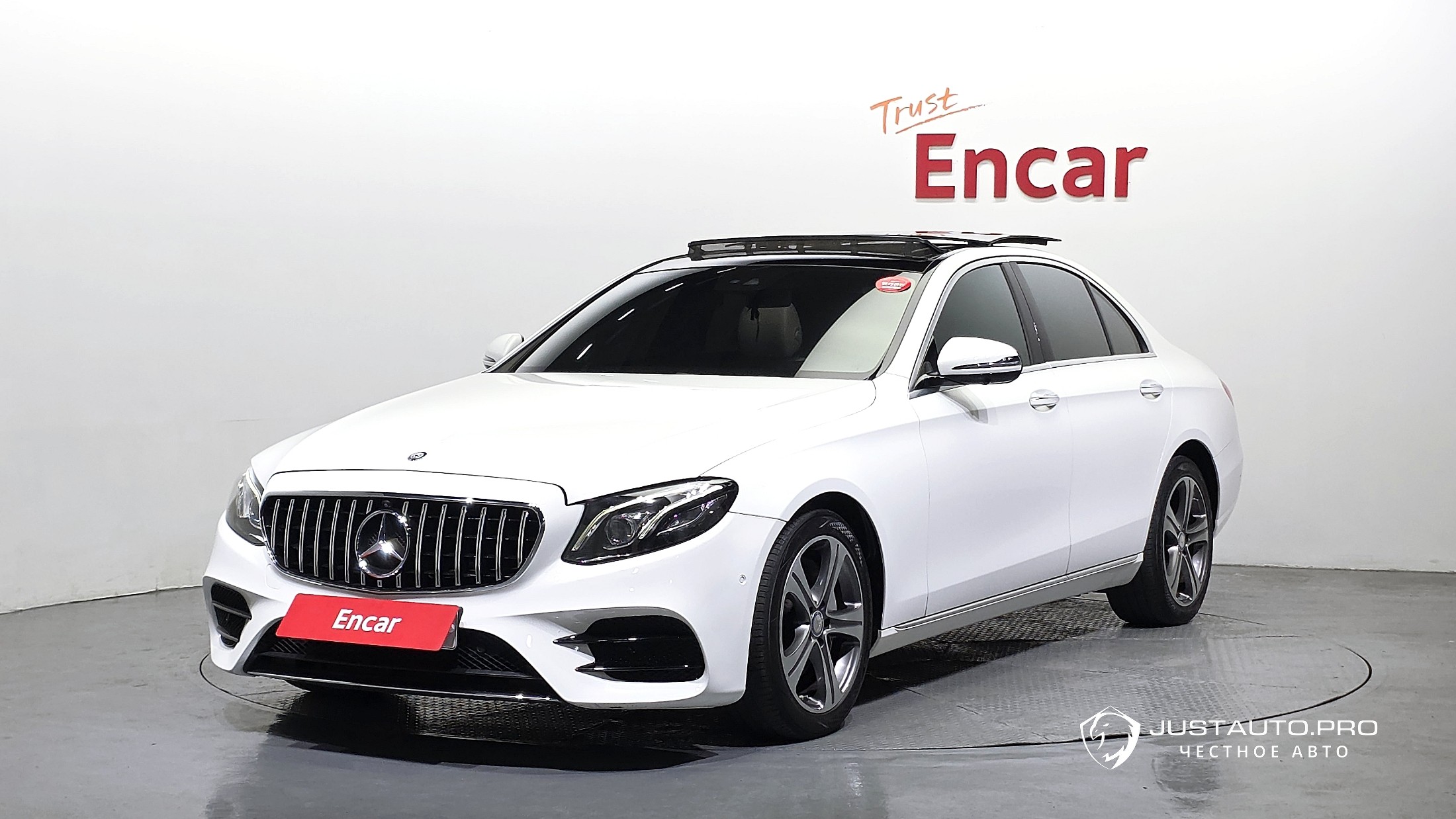 Автомобиль Mercedes-Benz E-Class