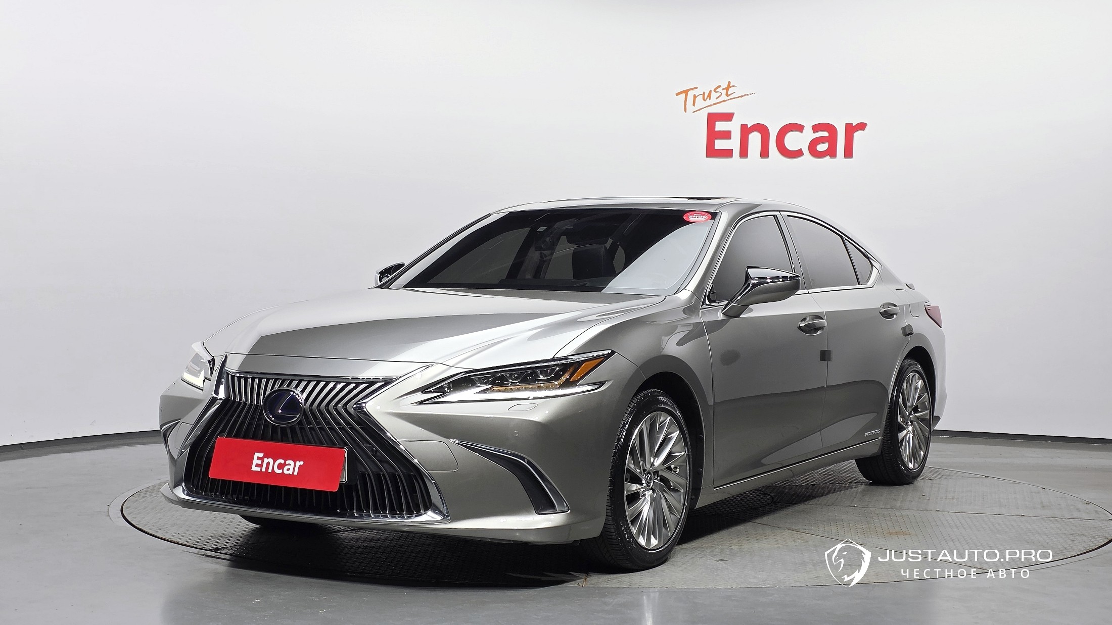 Автомобиль Lexus ES