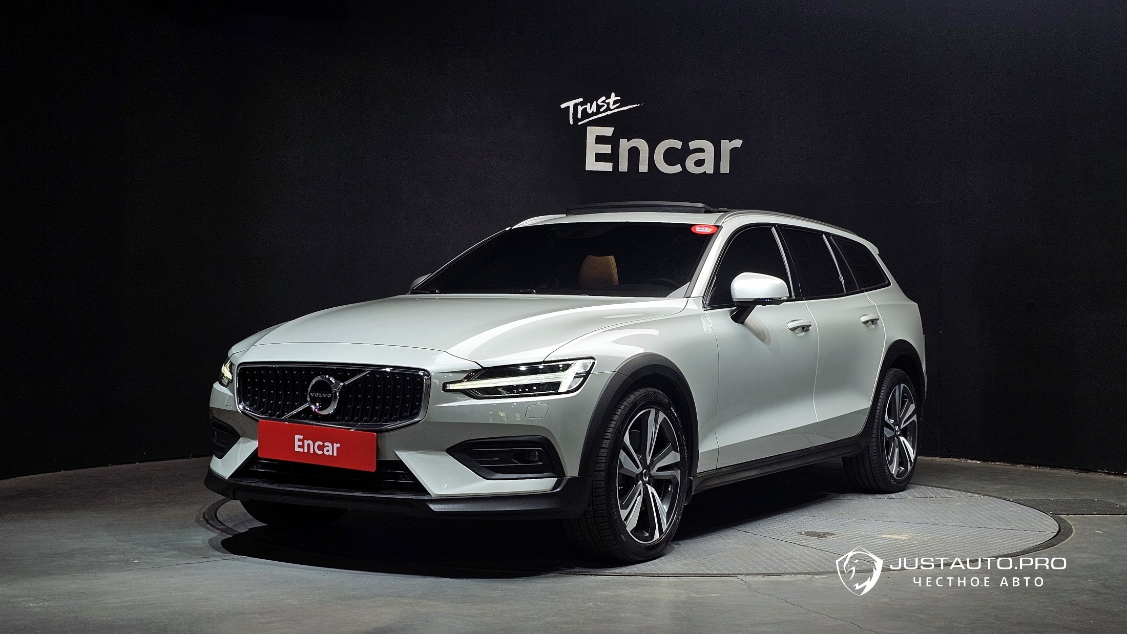 Автомобиль Volvo V60