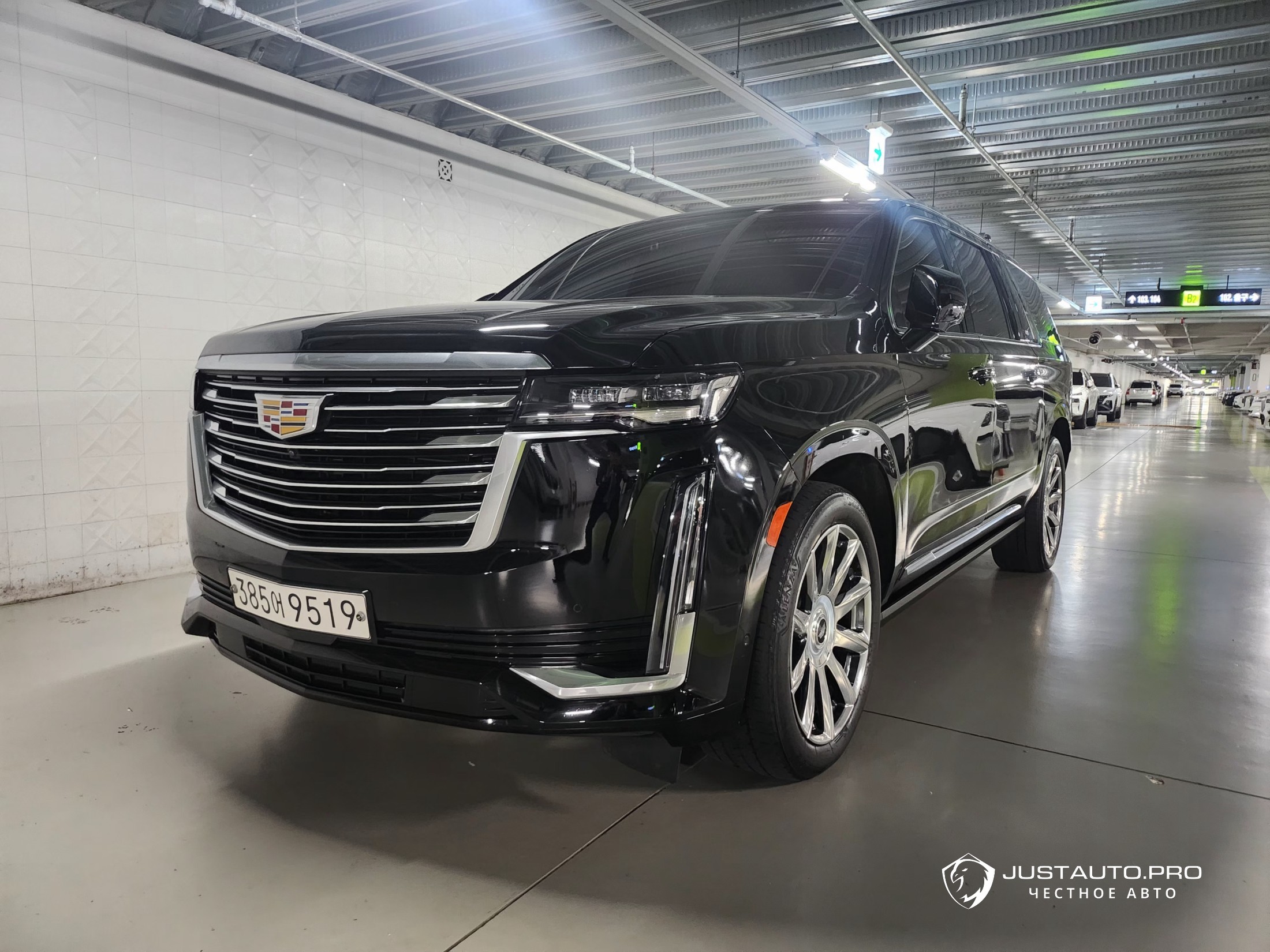 Автомобиль Cadillac Escalade