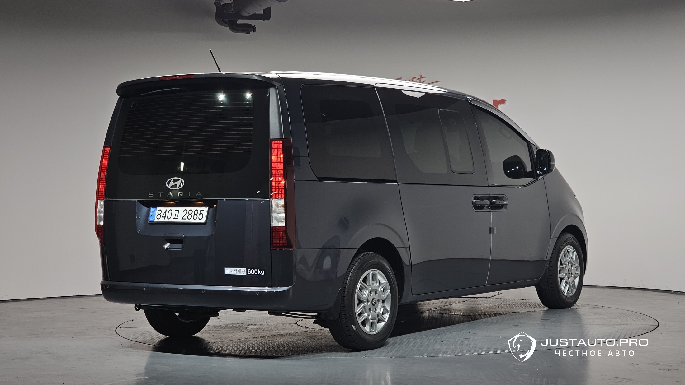 Автомобиль Hyundai Staria