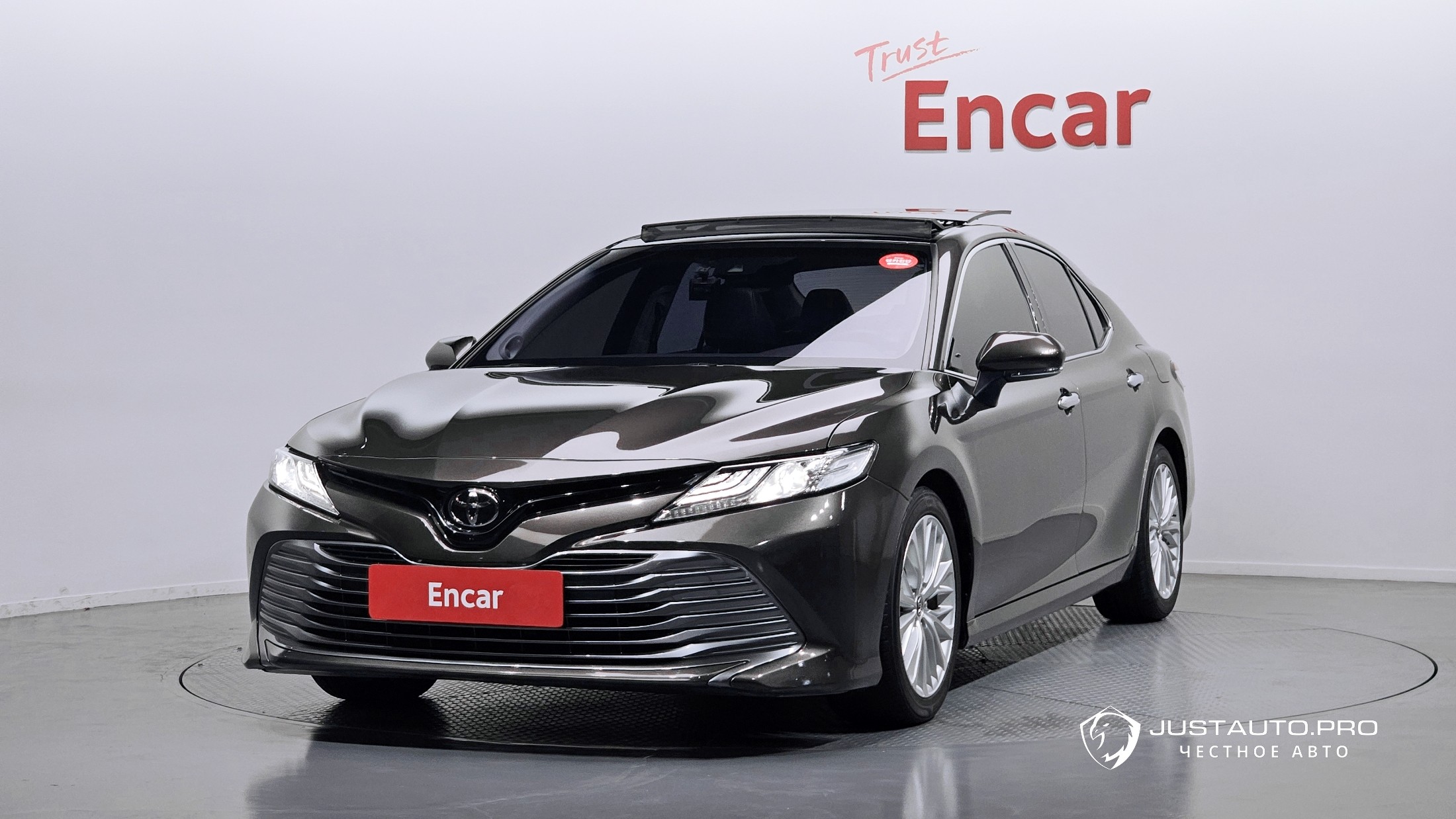 Автомобиль Toyota Camry