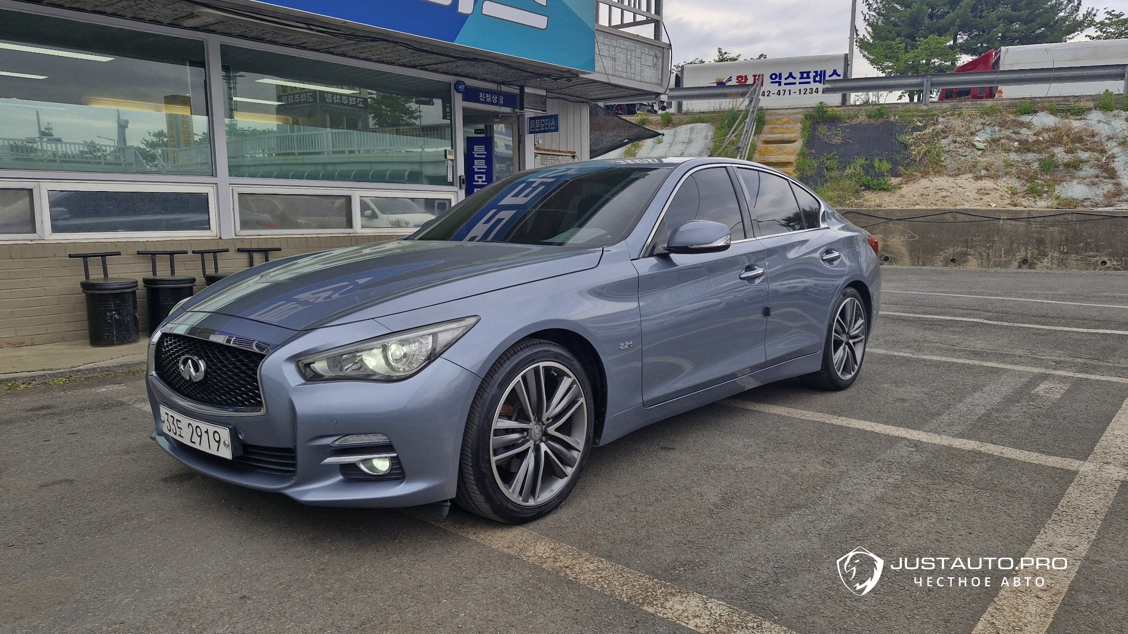 Автомобиль Infiniti Q50