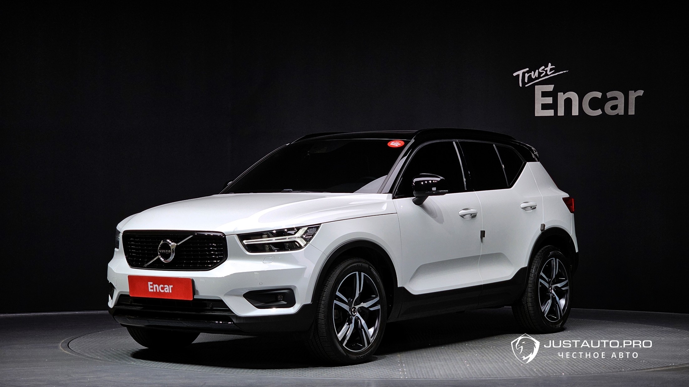 Автомобиль Volvo XC40