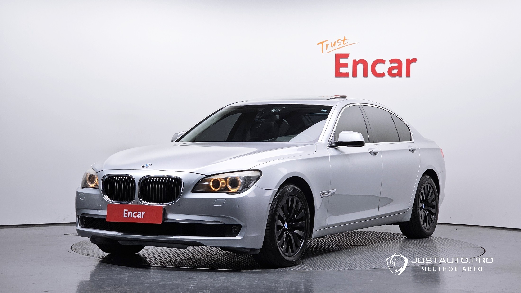 Автомобиль BMW 7-Series