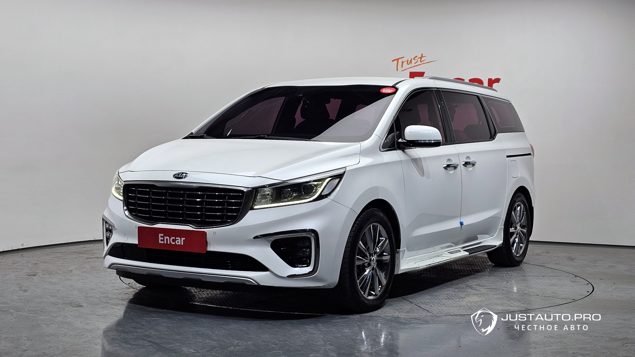 Автомобиль Kia Canival