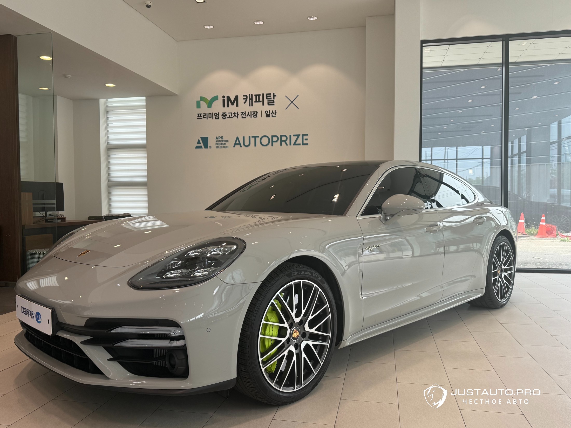 Автомобиль Porsche Panamera