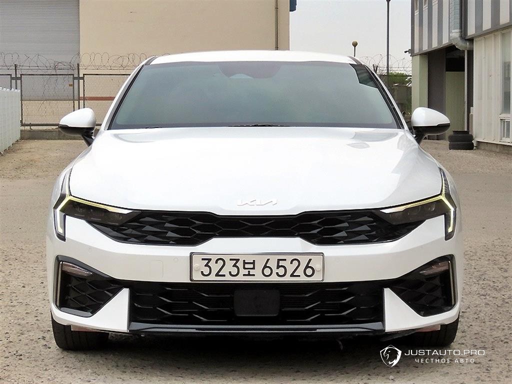 Автомобиль Kia K5