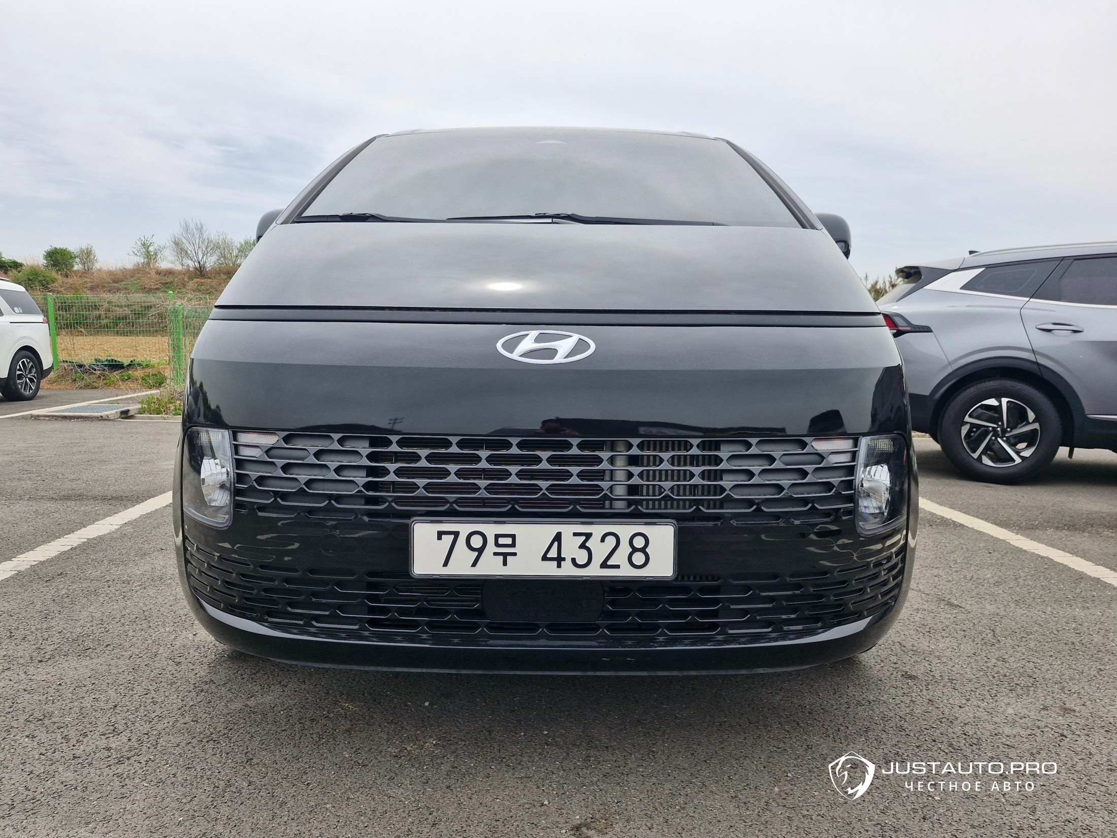Автомобиль Hyundai Staria