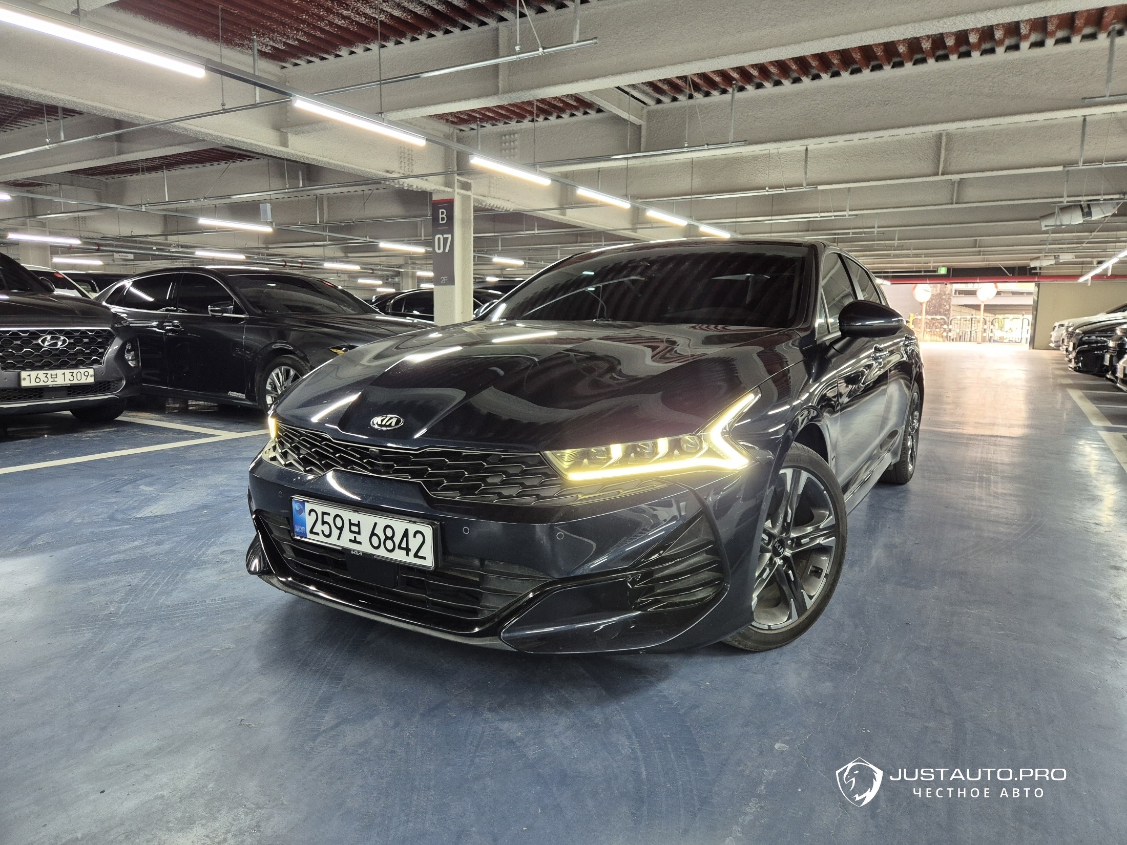 Автомобиль Kia K5