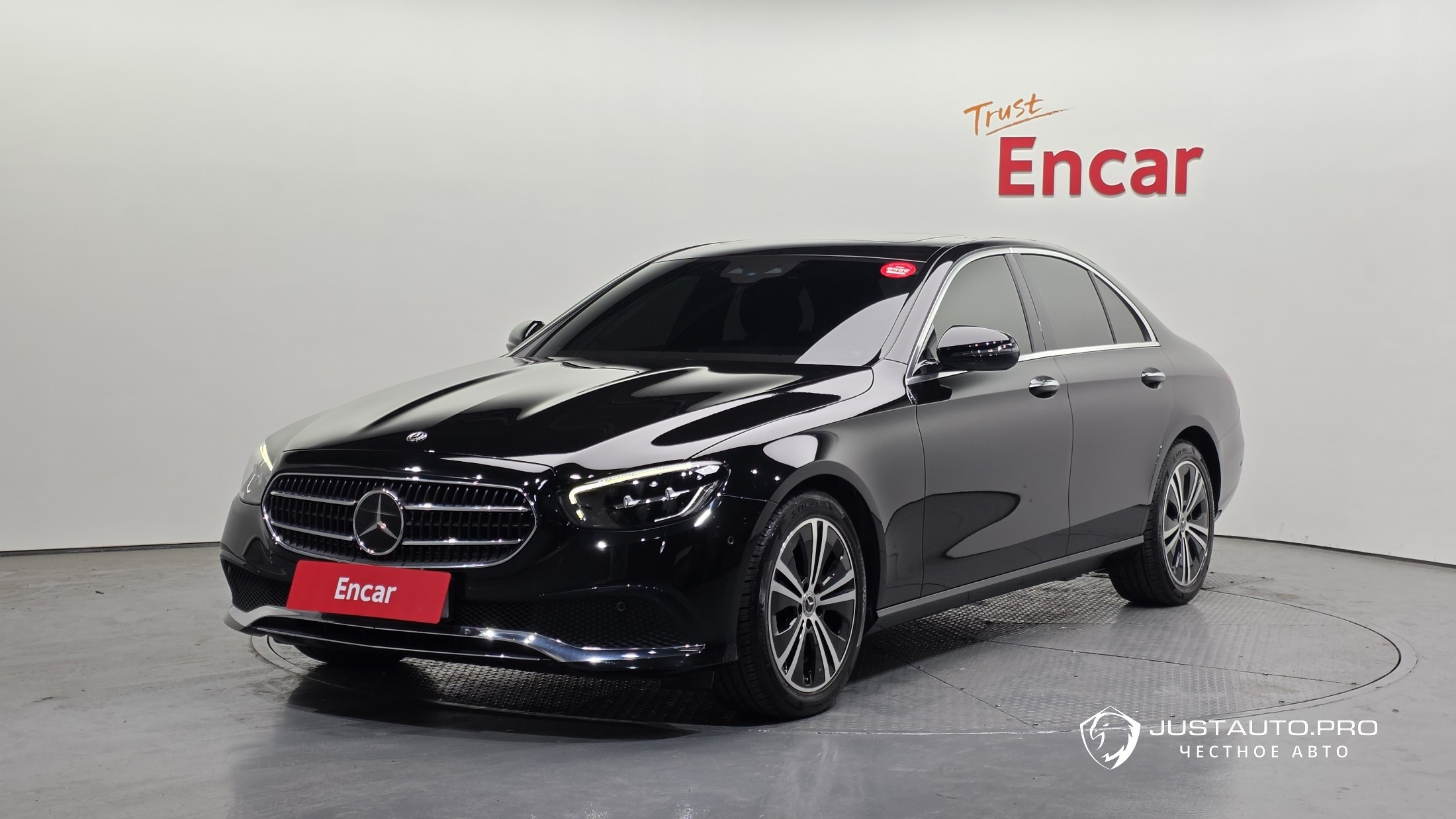 Автомобиль Mercedes-Benz E-Class