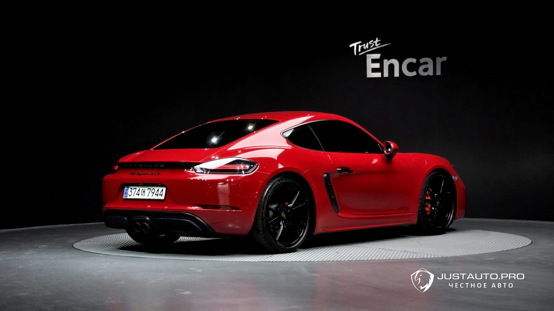 Автомобиль Porsche 718
