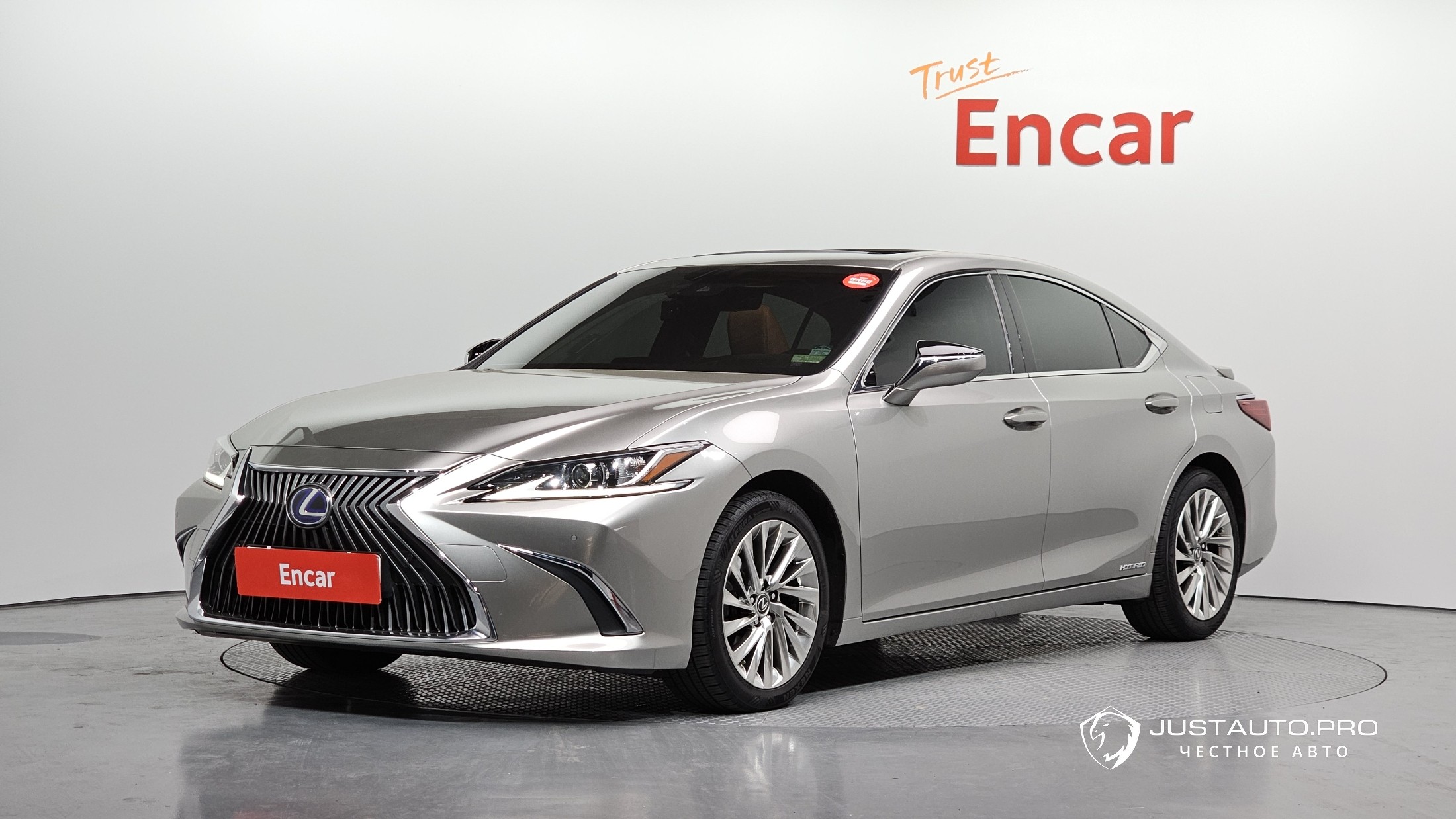 Автомобиль Lexus ES