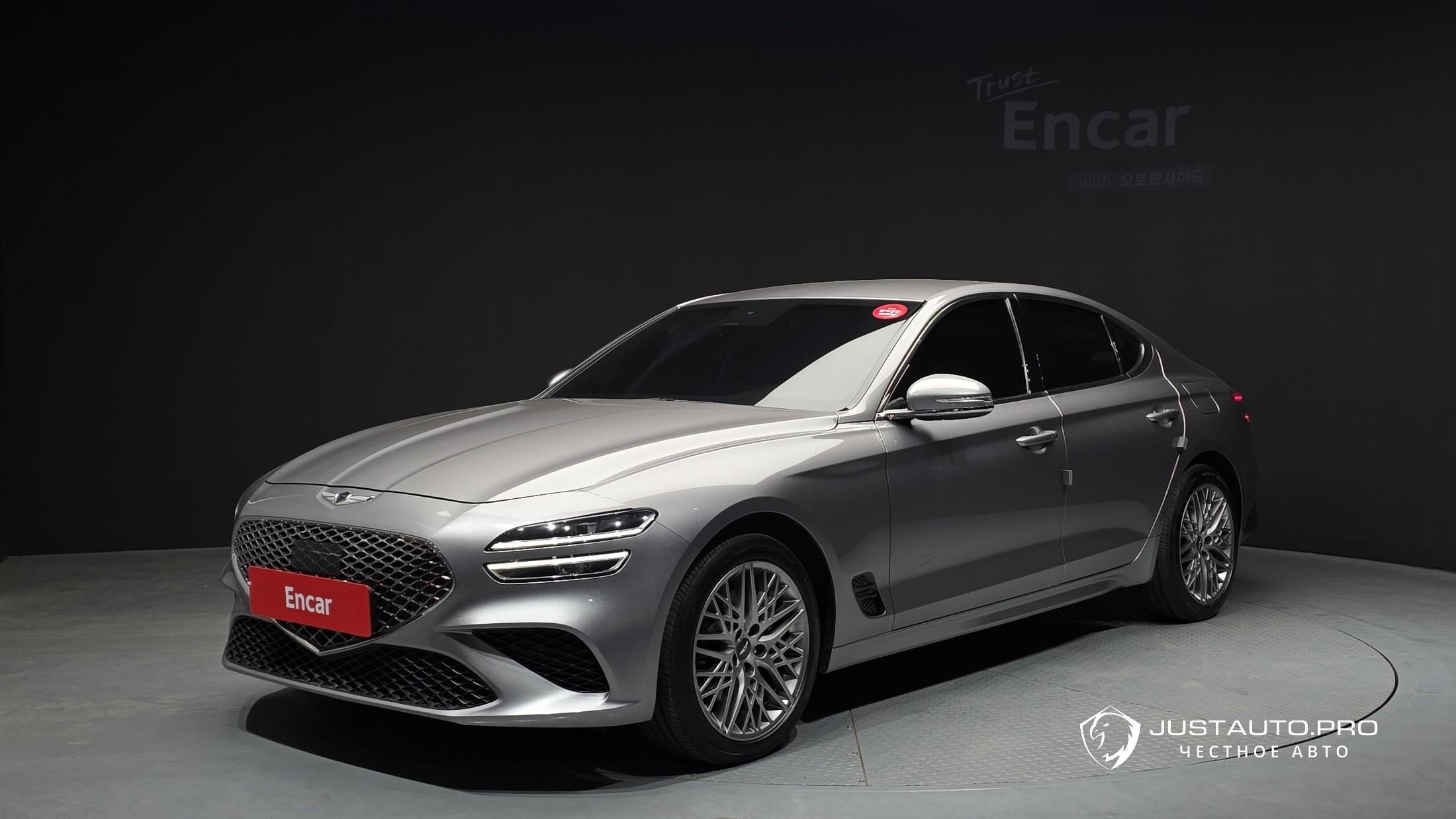 Автомобиль Genesis G70