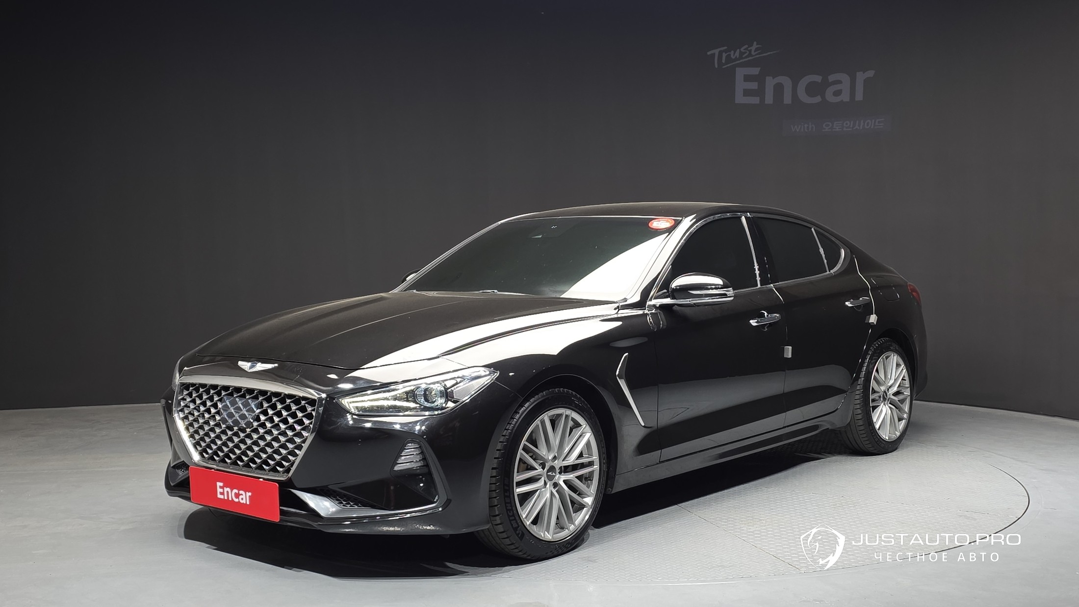 Автомобиль Genesis G70