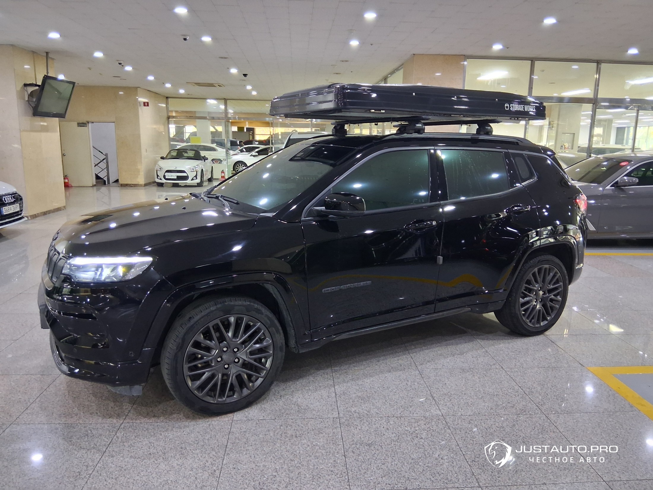 Автомобиль Jeep Compass