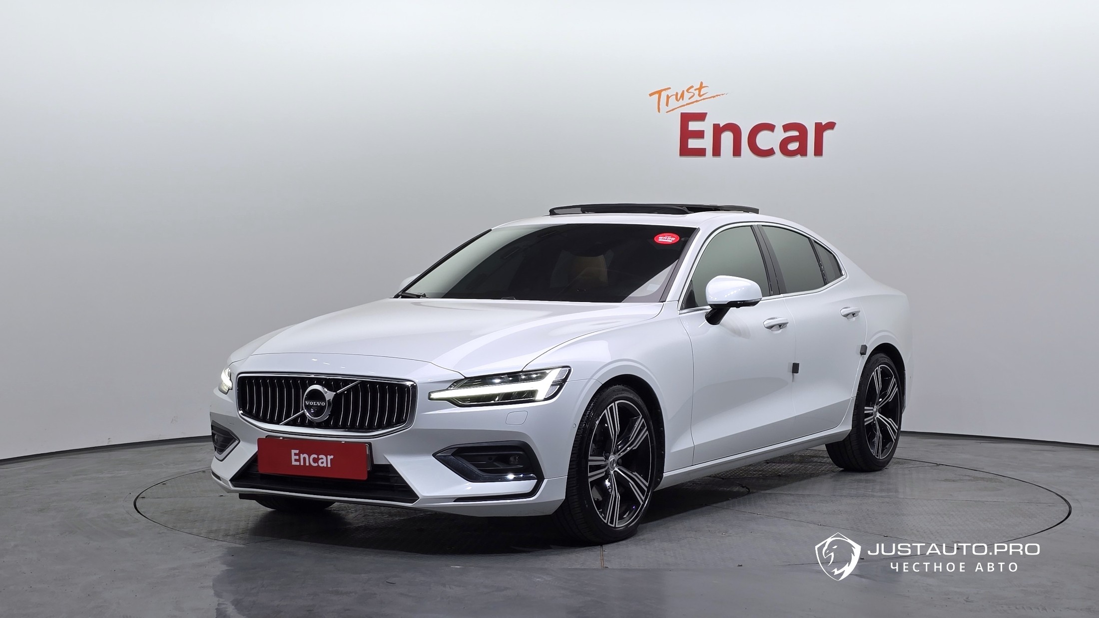 Автомобиль Volvo S60
