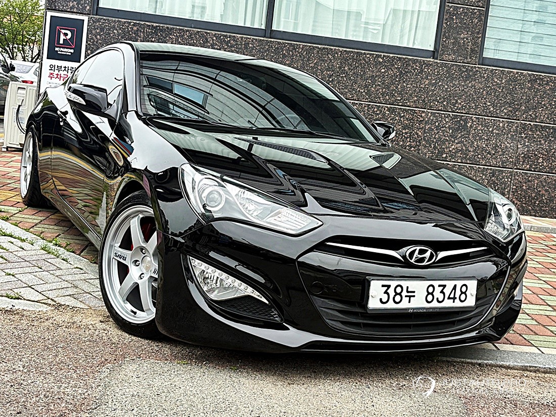 Автомобиль Hyundai Genesis