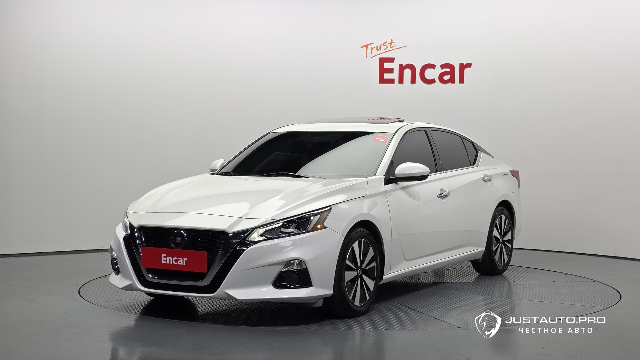 Автомобиль Nissan Altima