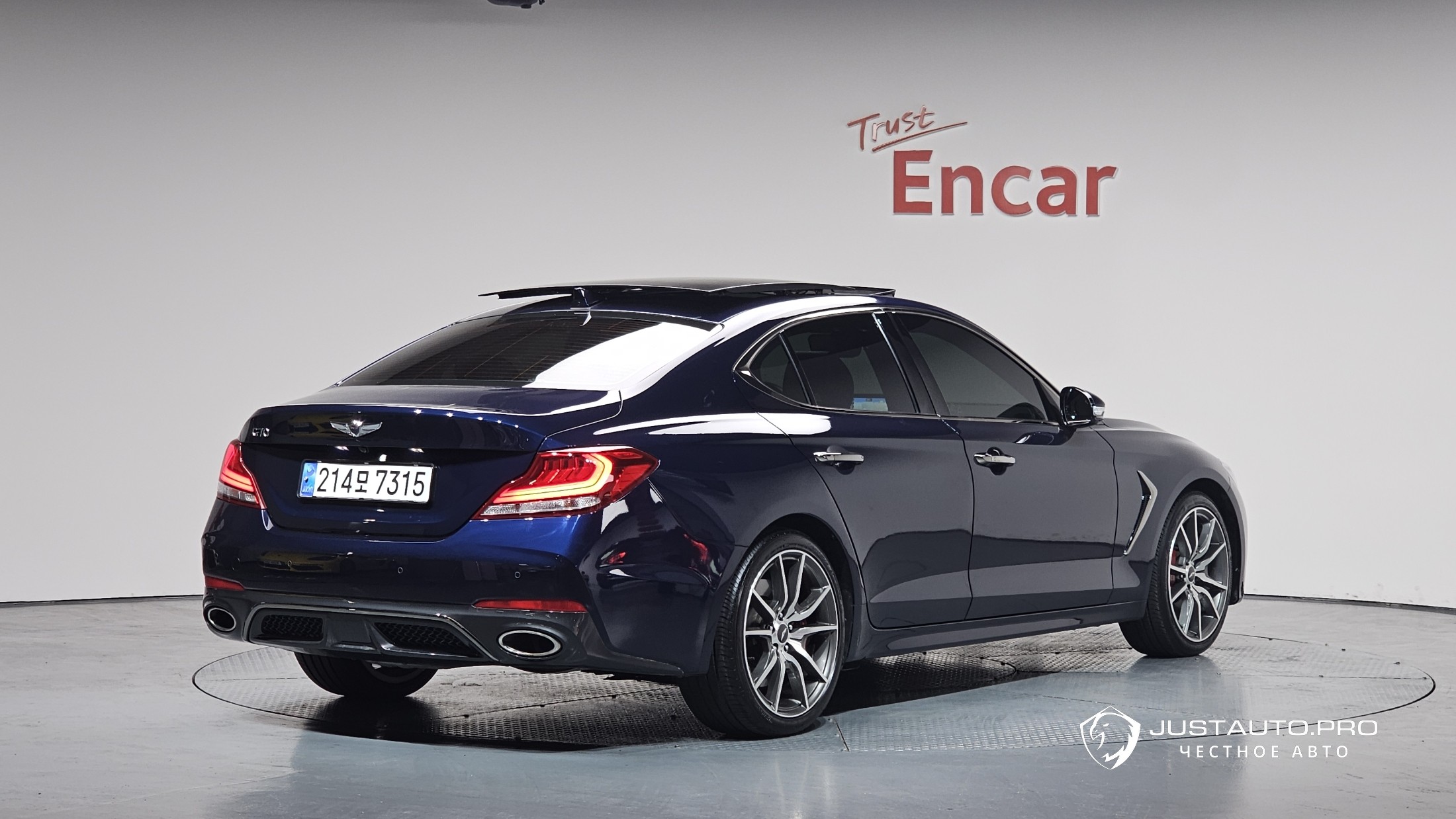 Автомобиль Genesis G70