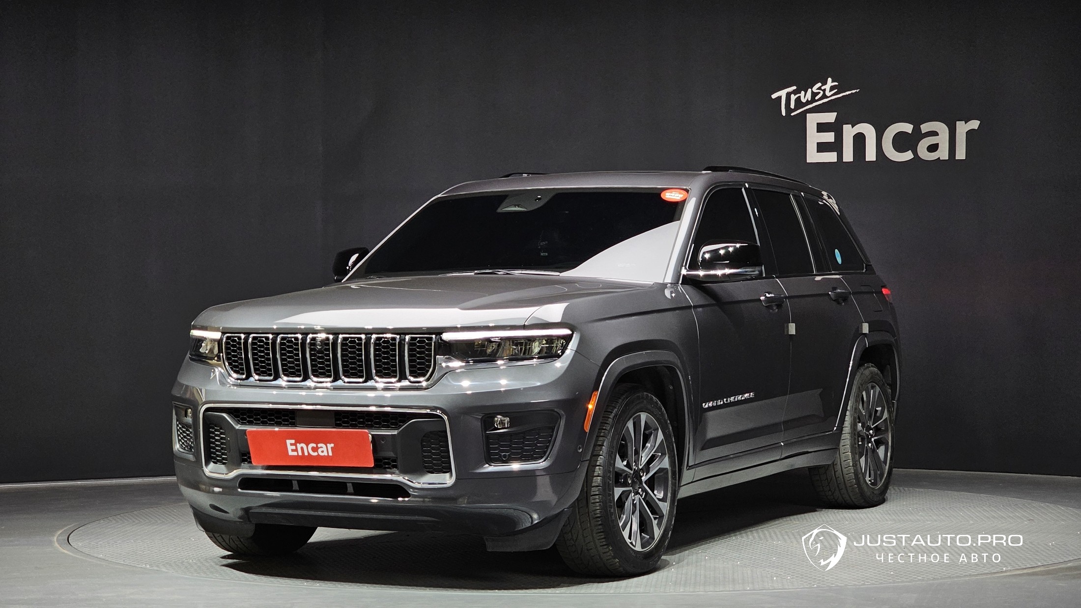 Автомобиль Jeep Cherokee