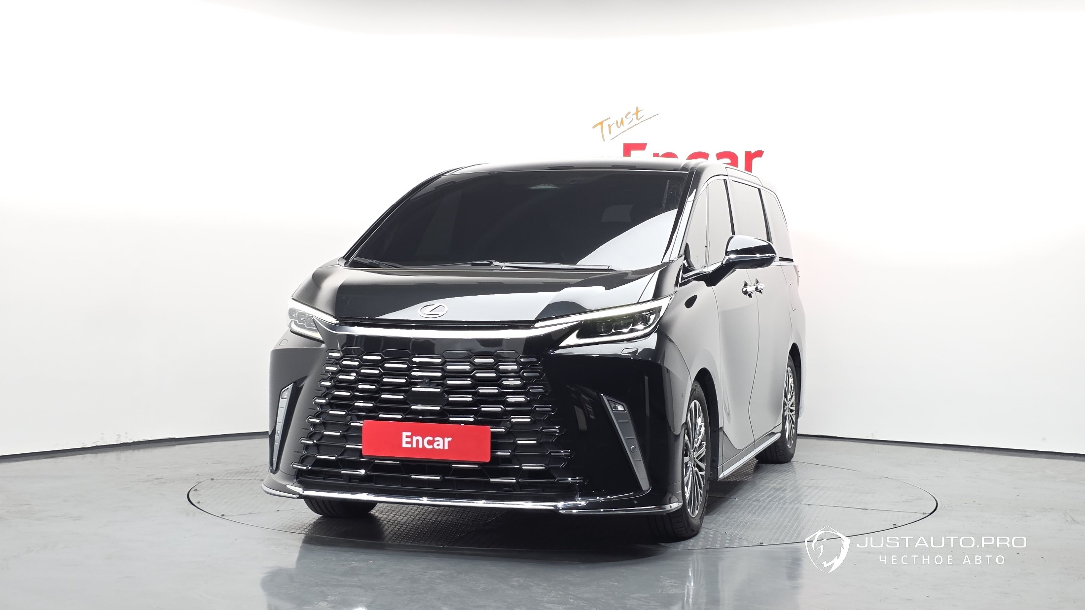 Автомобиль Lexus LM