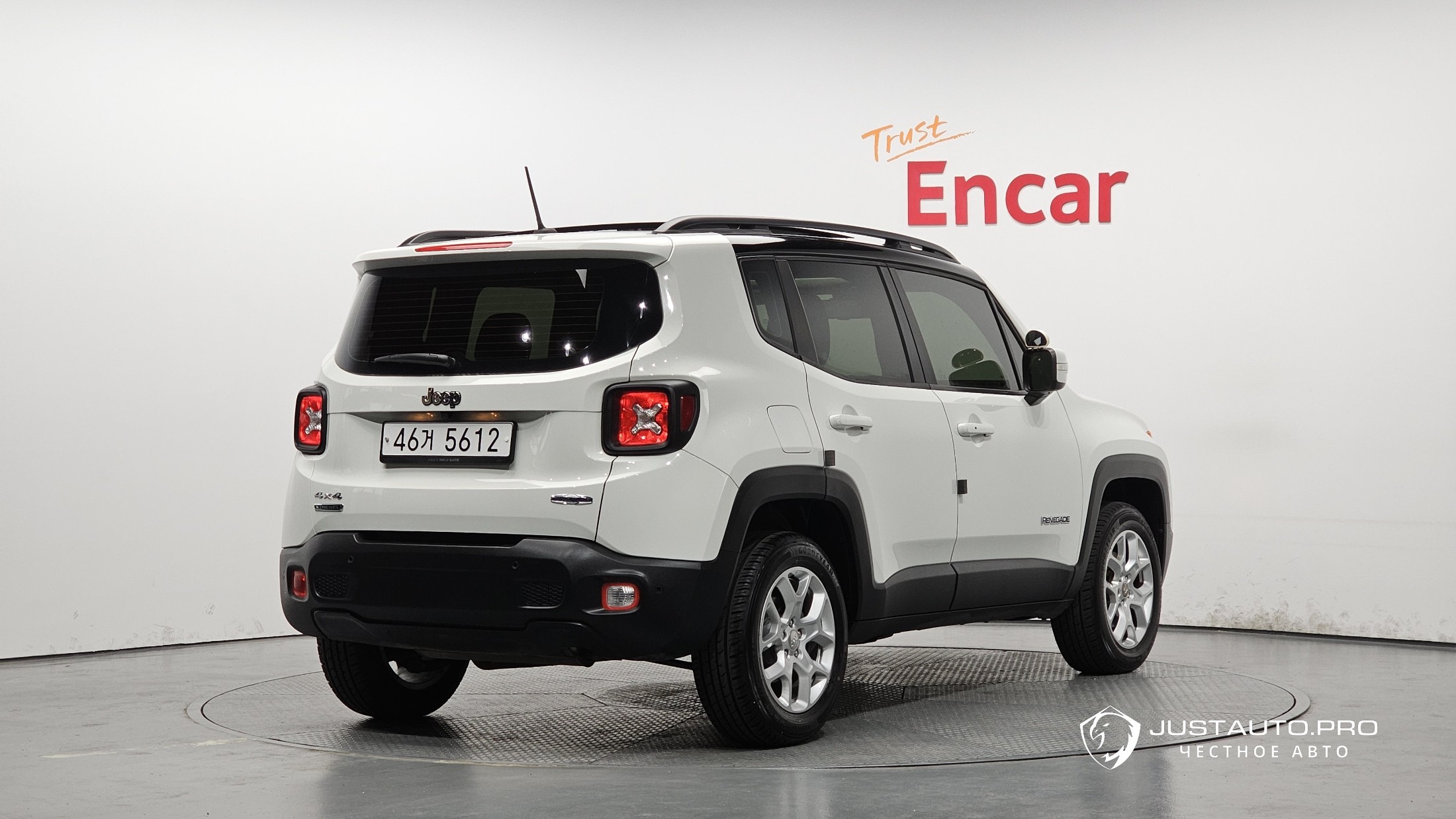 Автомобиль Jeep Renegade