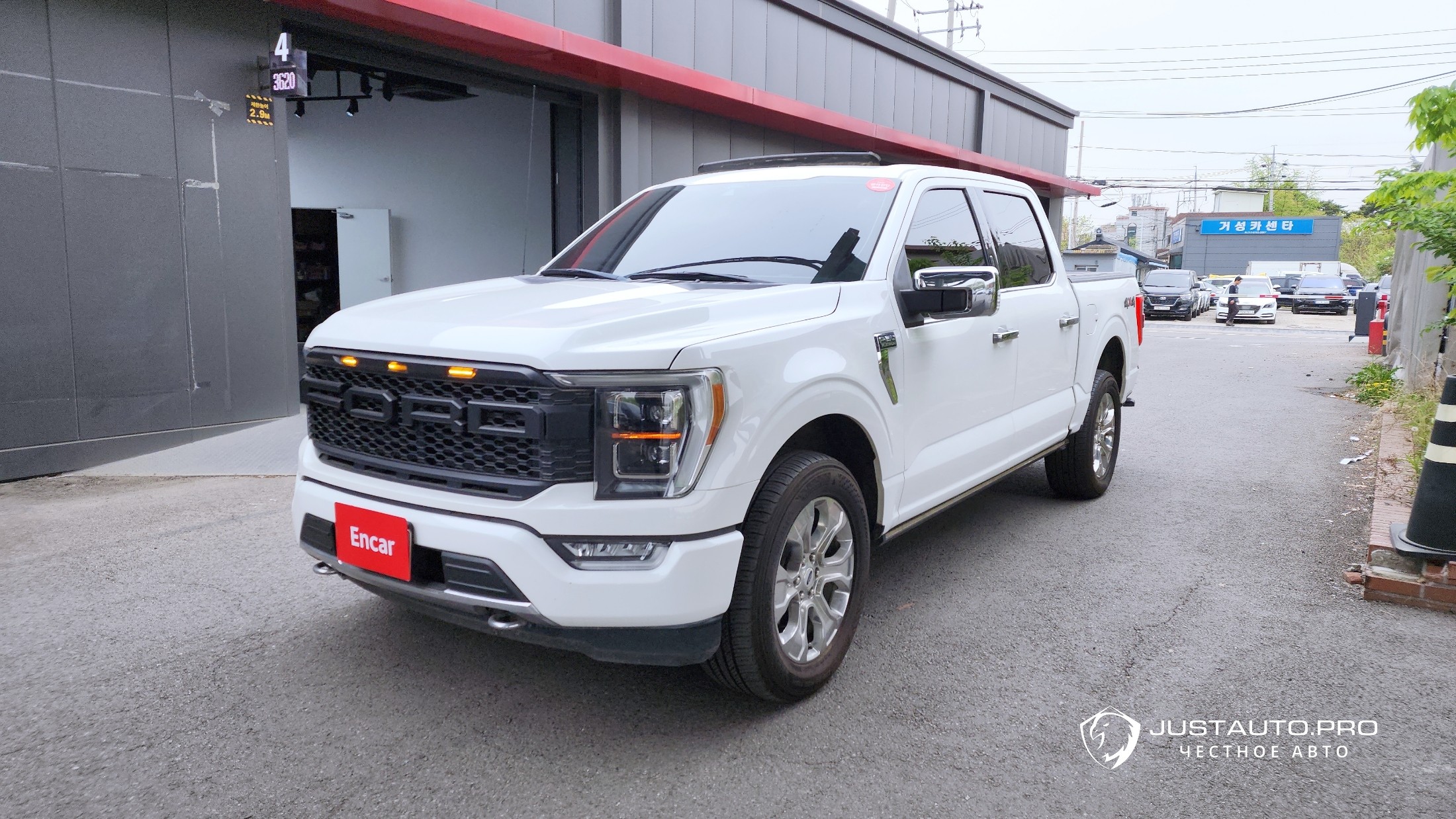 Автомобиль Ford F150