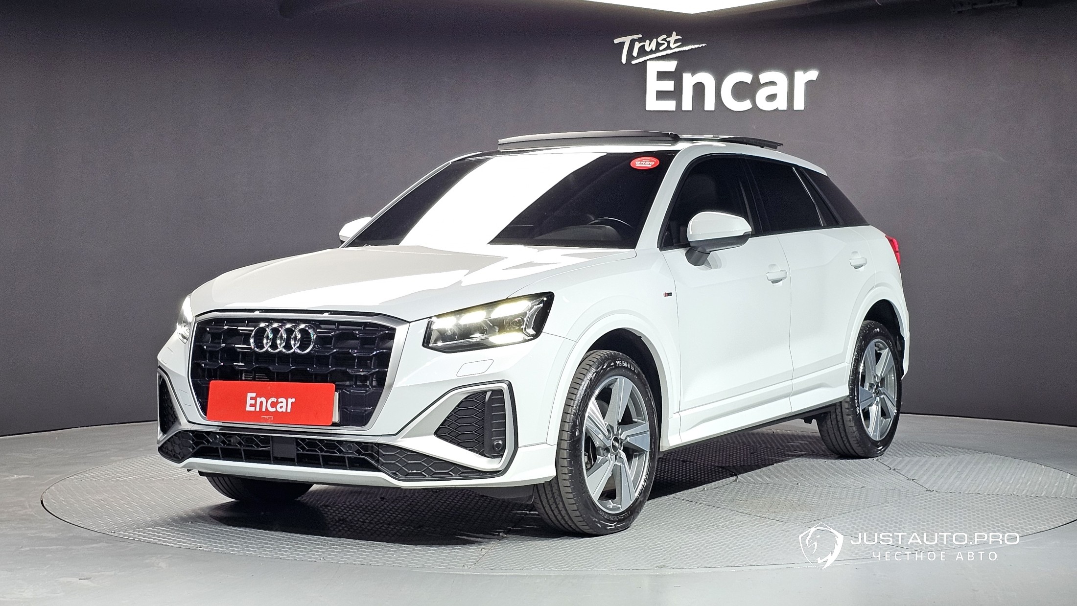 Автомобиль Audi Q2
