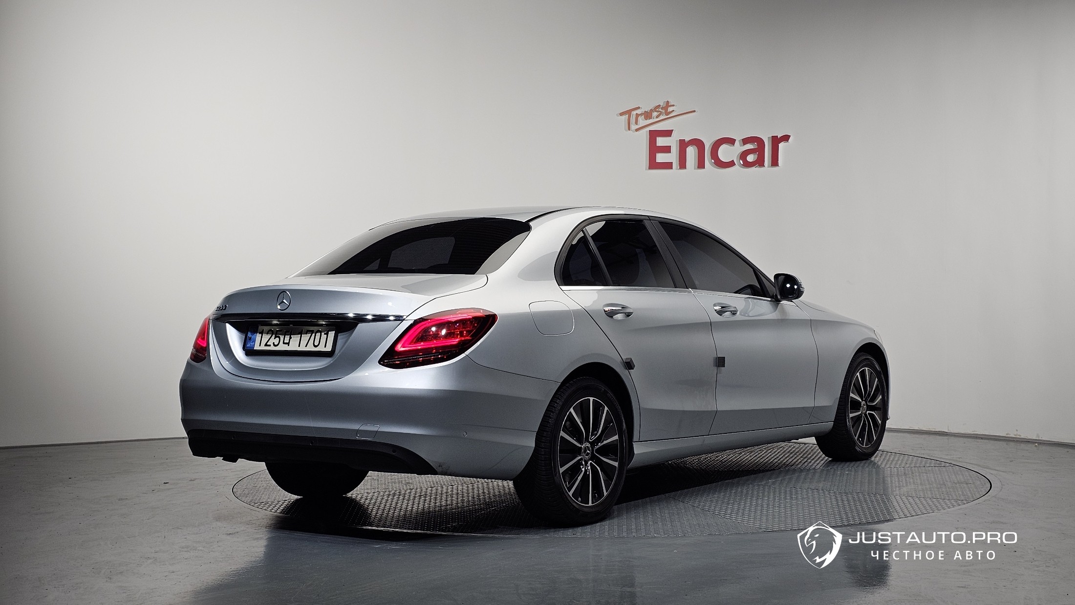 Автомобиль Mercedes-Benz C-Class