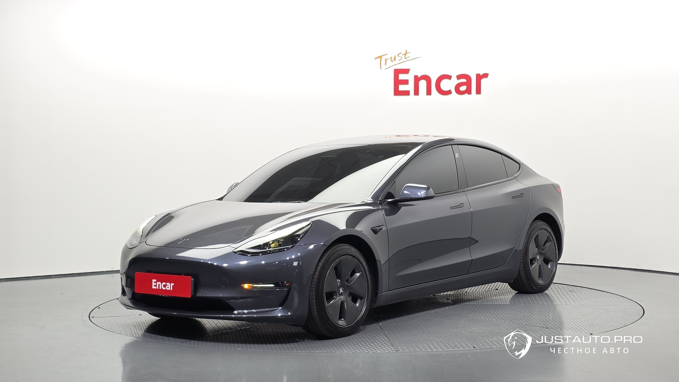 Автомобиль Tesla Model 3