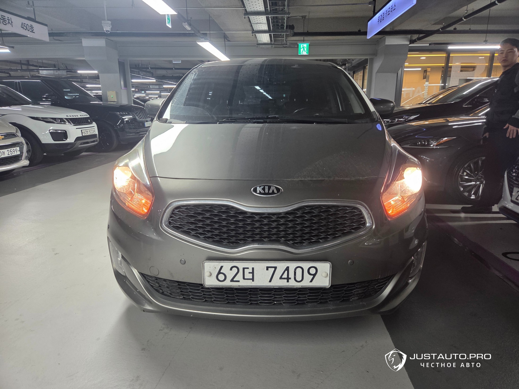 Автомобиль Kia Carens