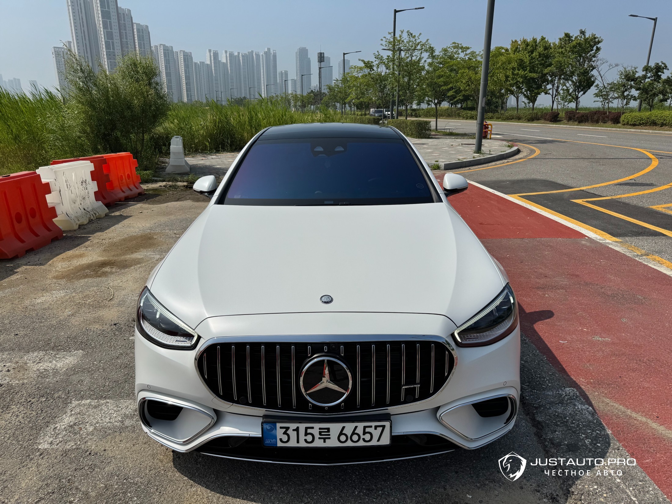 Автомобиль Mercedes-Benz S-Class