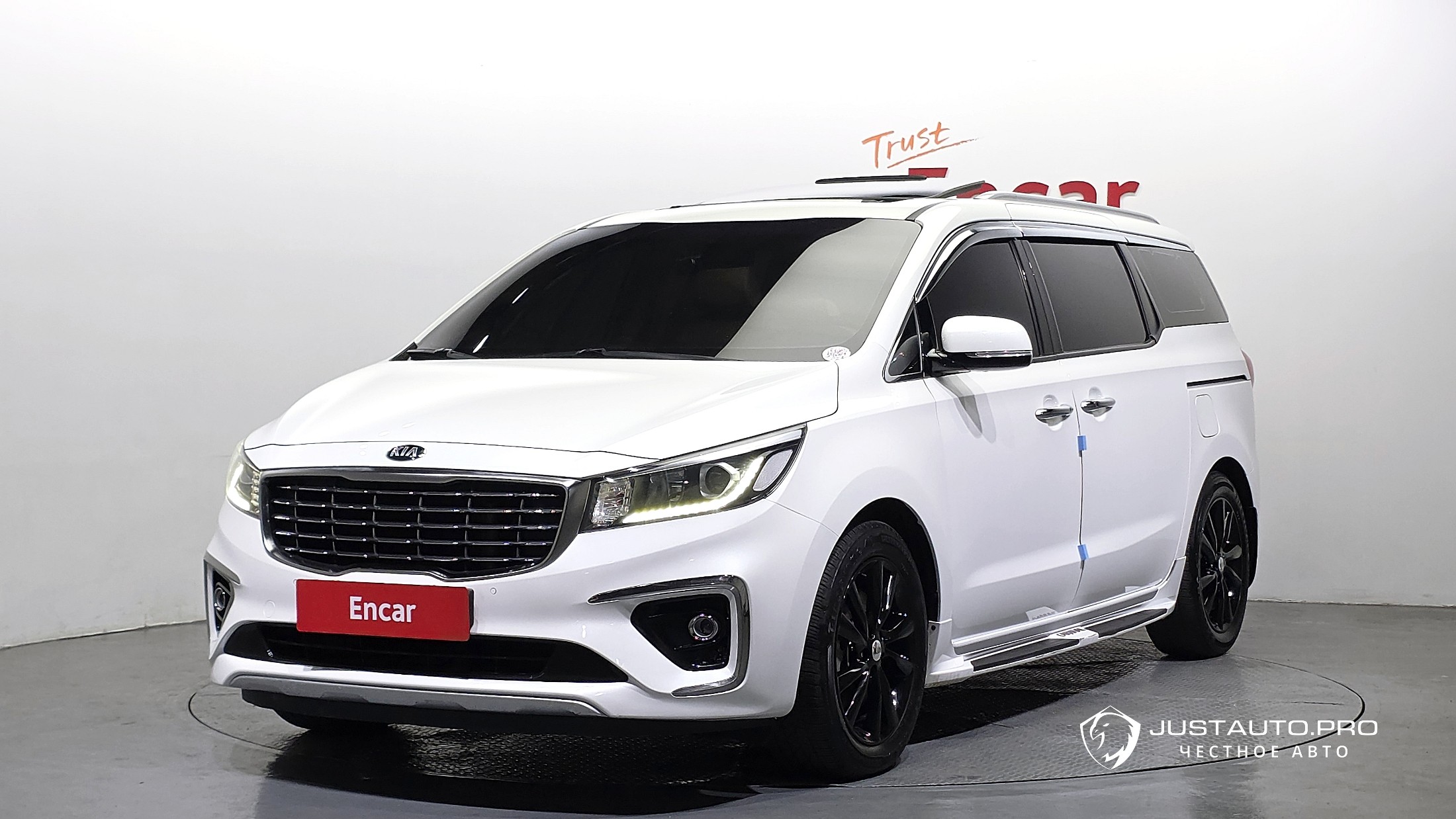 Автомобиль Kia Canival