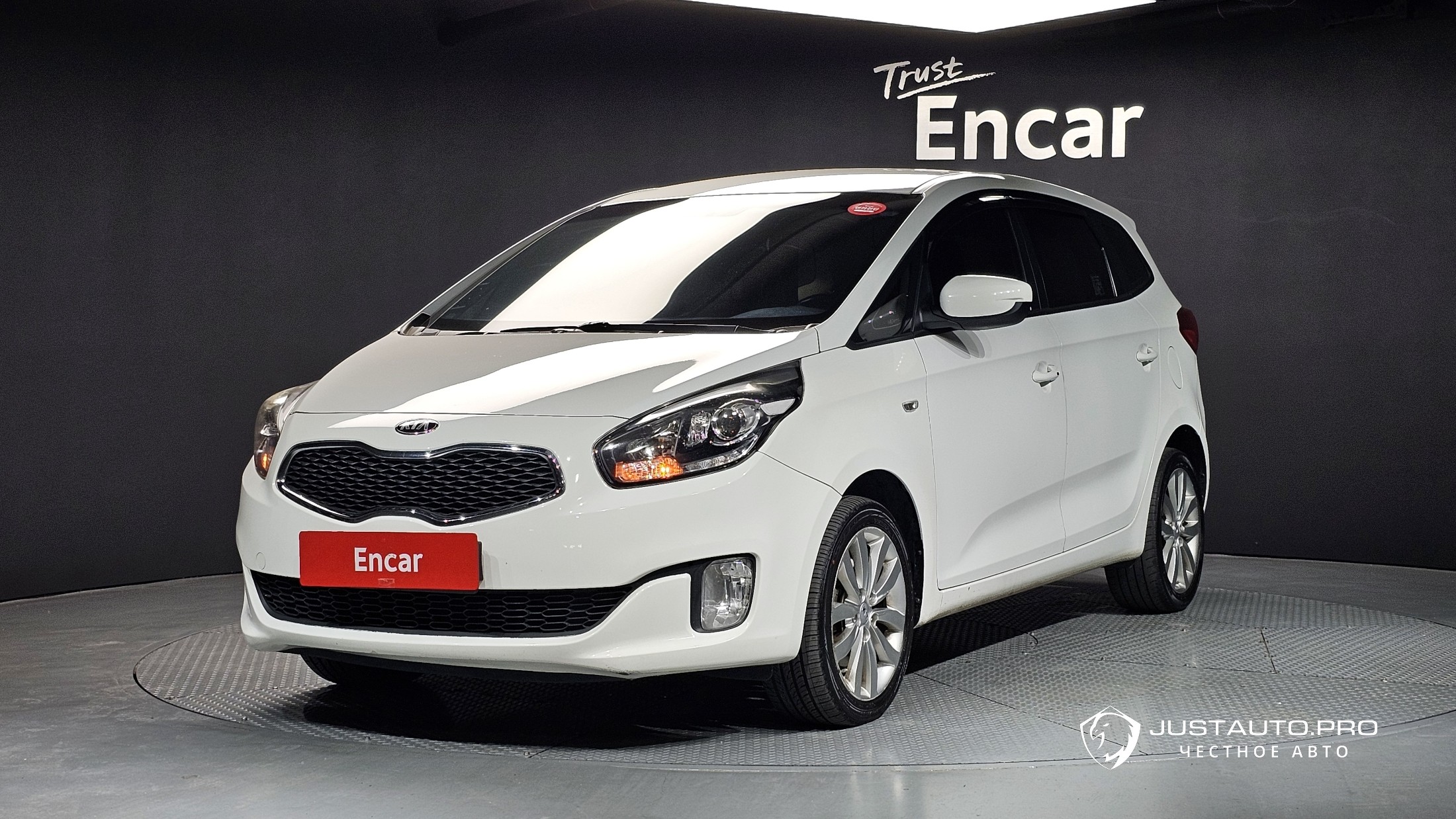 Автомобиль Kia Carens